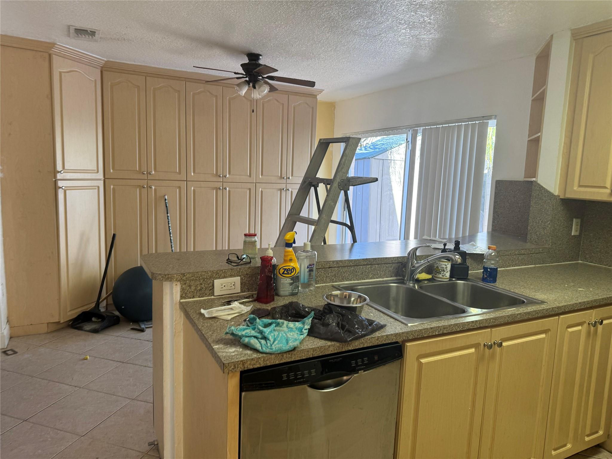 ORANGE TREE VILLAS - Residential Lease