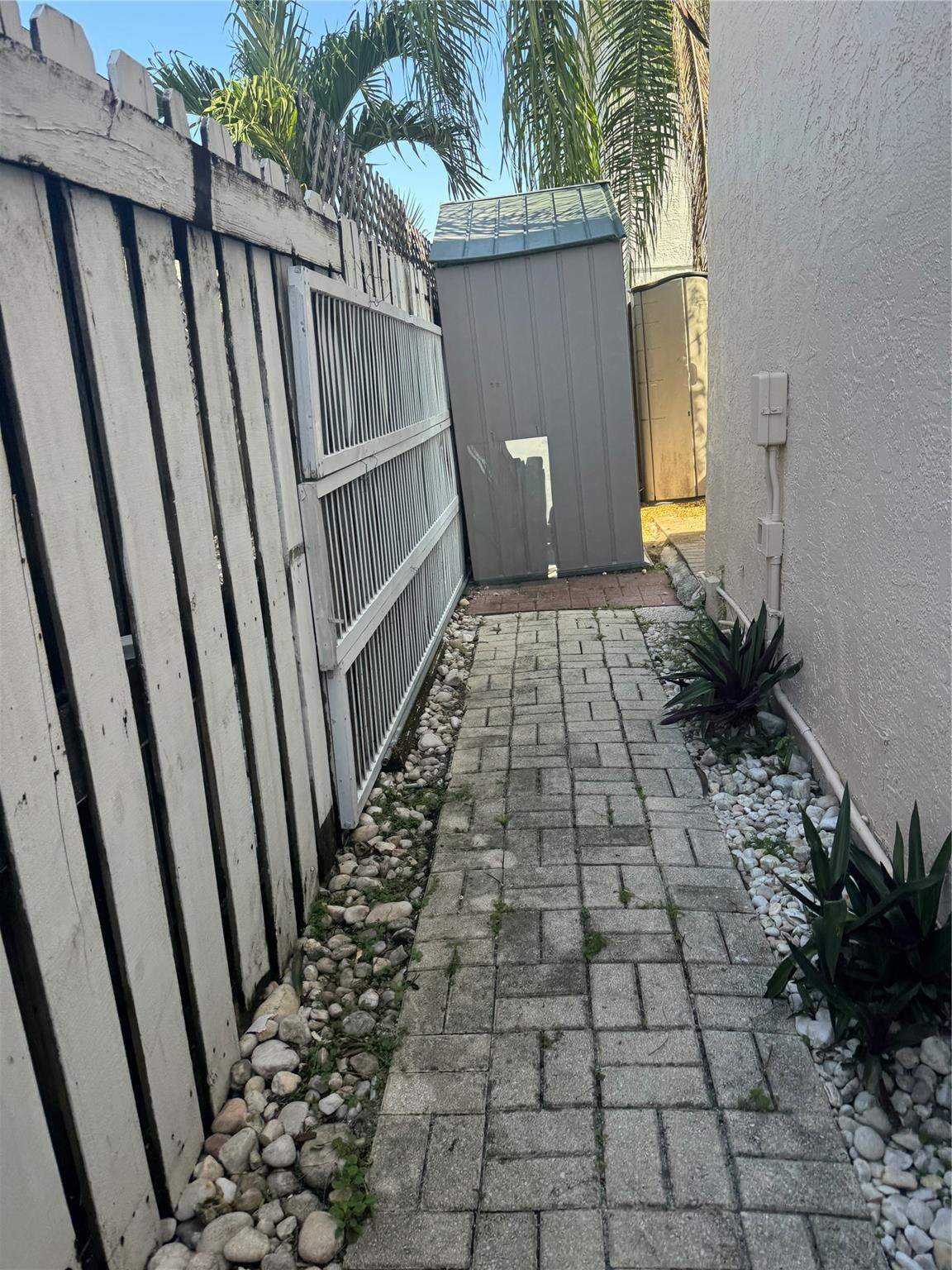 ORANGE TREE VILLAS - Residential Lease