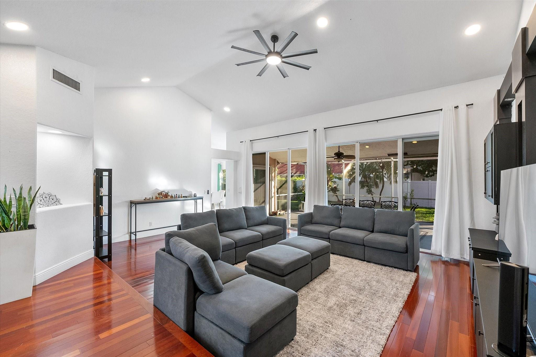 LAGUNA SPRINGS ONE - Residential