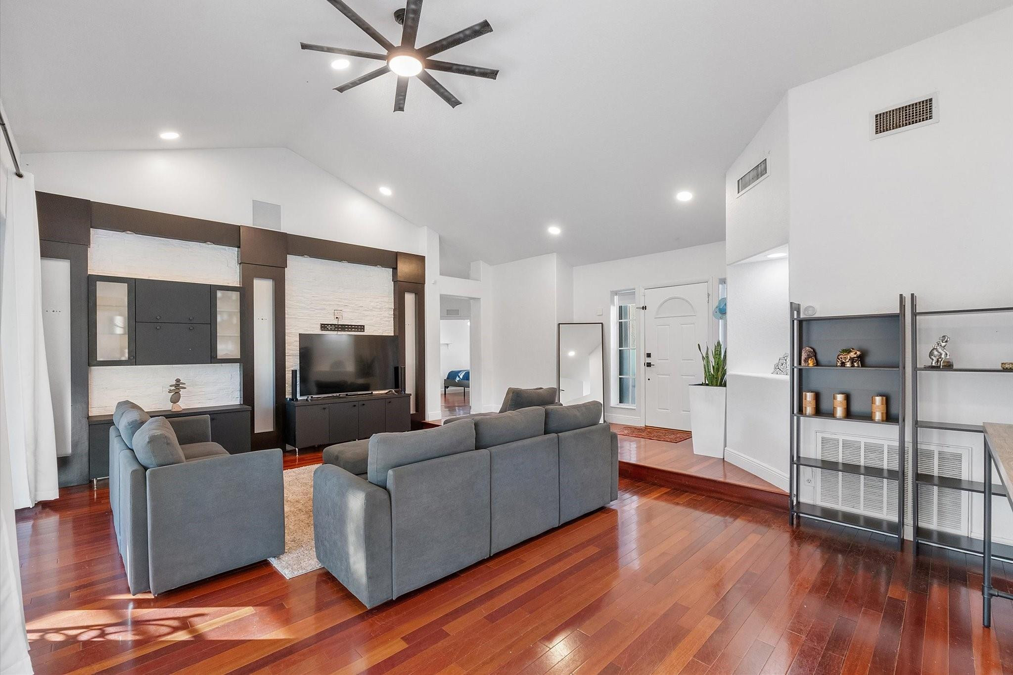 LAGUNA SPRINGS ONE - Residential
