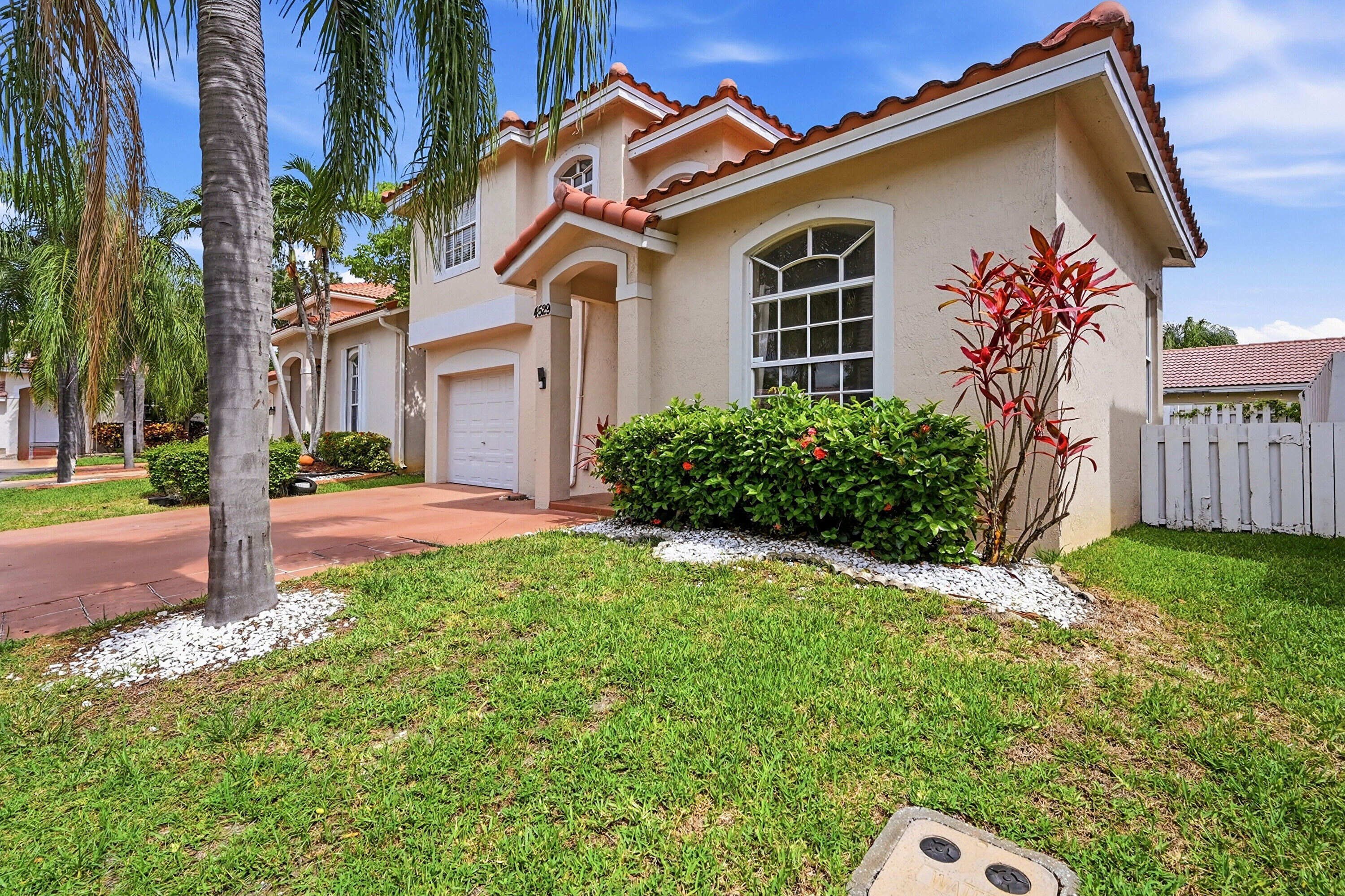 Beautifully maintained home in the sought-after Sorbet Winston Park community. Located on a quiet cul-de-sac, this home offers privacy, comfort, & modern functionality. This home features 3 beds + a versatile flex space ideal for an office, gym, or playroom, 2.5 baths, a desirable split floor plan, a spacious 1st floor primary suite w/ a walk-in closet. Vaulted ceilings & an abundance of natural light enhance the open, airy feel throughout. The kitchen features crown-molded cabinetry, granite countertops & an oversized peninsula perfect for entertaining. Enjoy a fully fenced backyard w/ paver patio, ideal for outdoor living & entertaining. Additional highlights include a 2023 barrel tile roof, low monthly HOA, conveniently located near parks, top-rated schools, shopping, dining, & highways