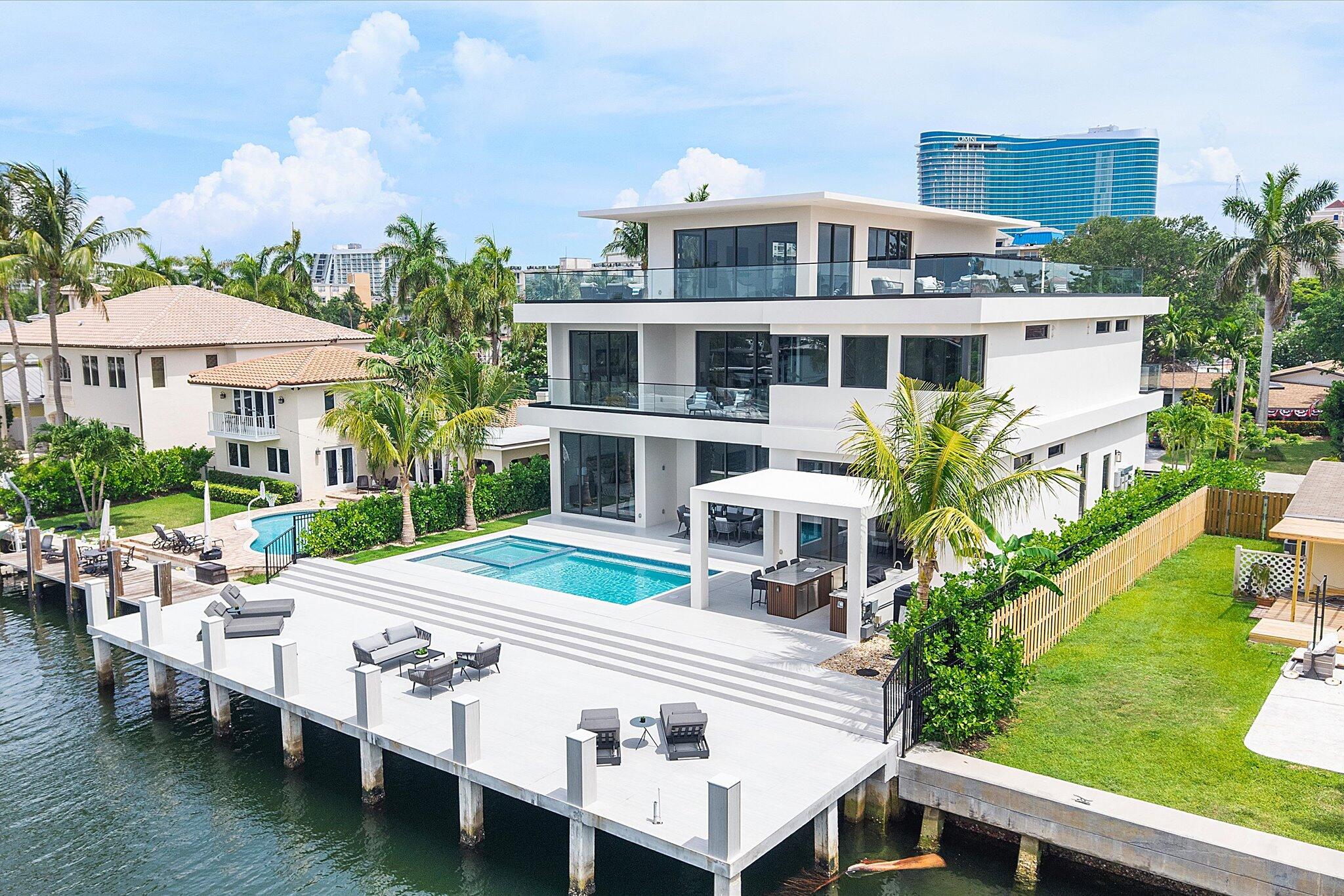 LAUDERDALE HARBORS SECTION - Residential