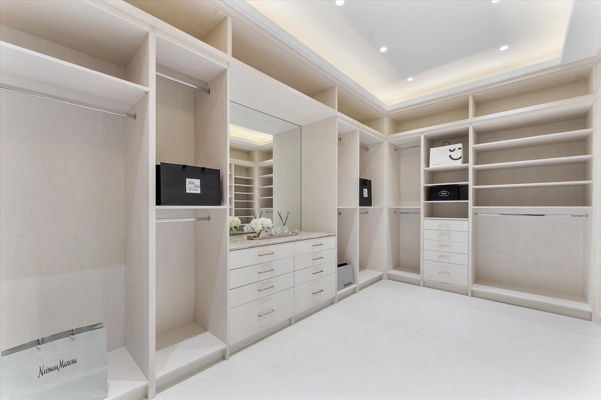 LAUDERDALE HARBORS SECTION - Residential