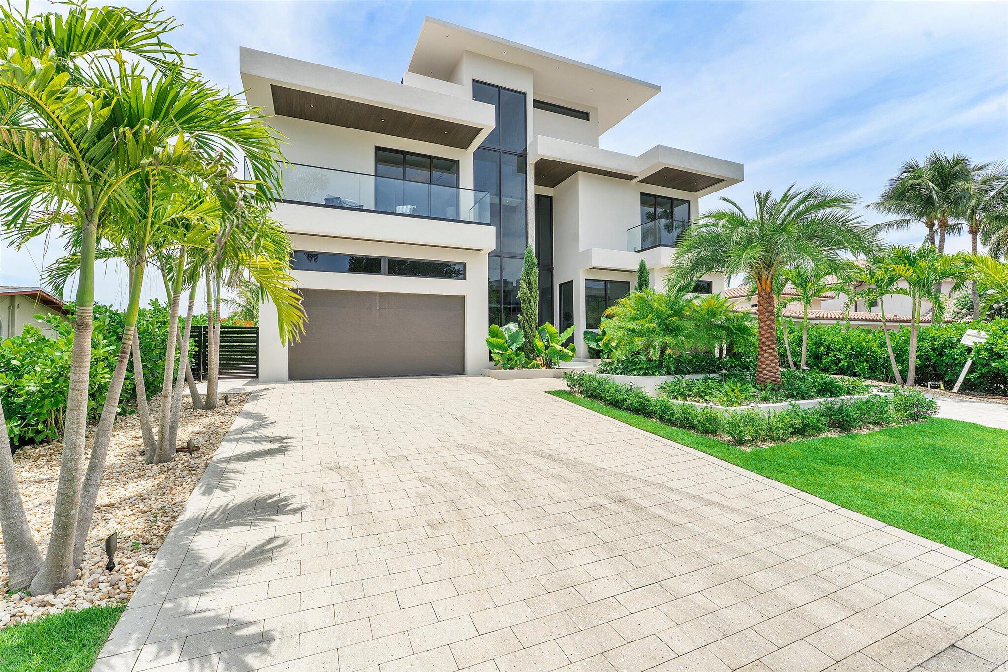 LAUDERDALE HARBORS SECTION - Residential