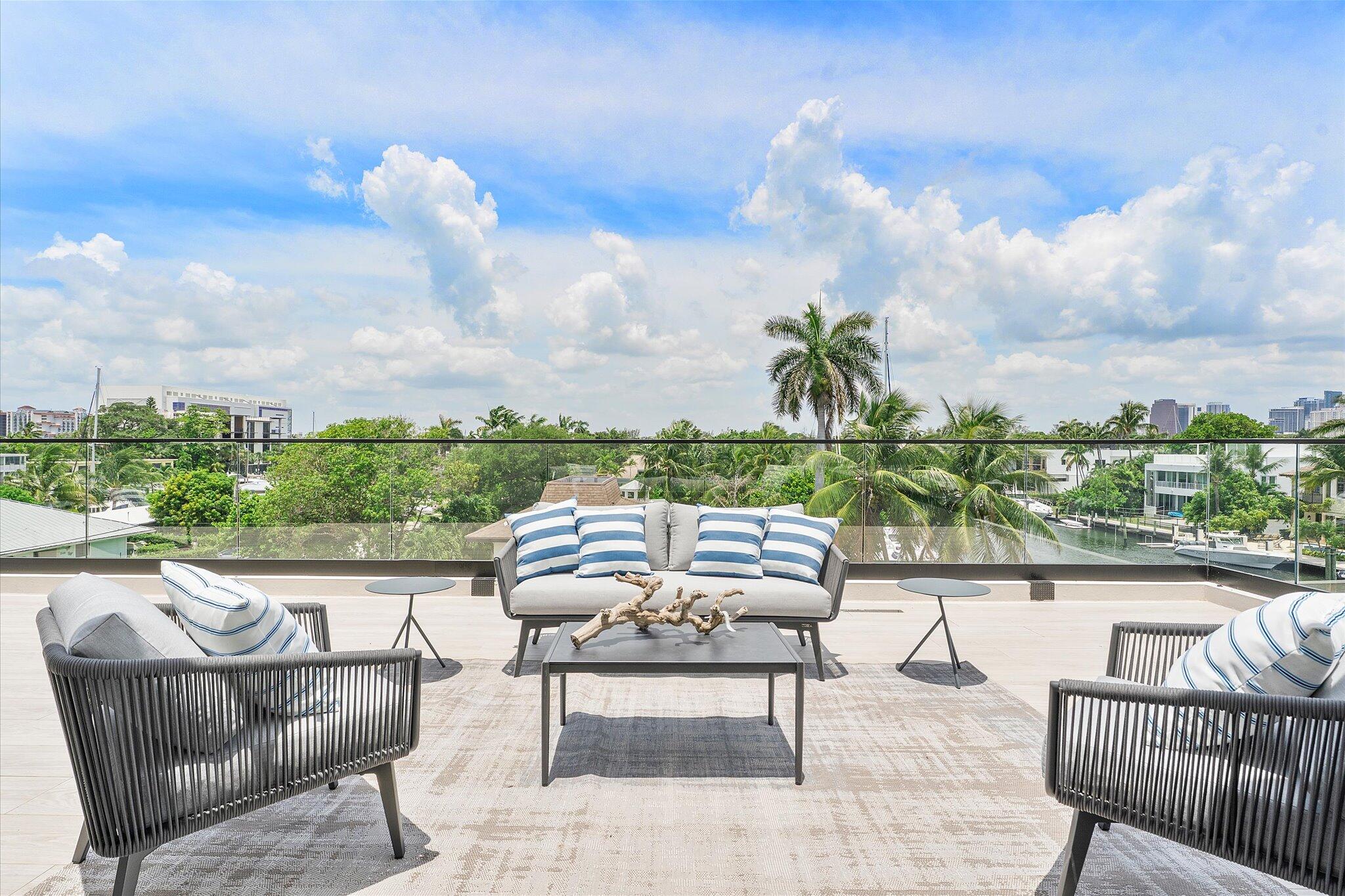 LAUDERDALE HARBORS SECTION - Residential