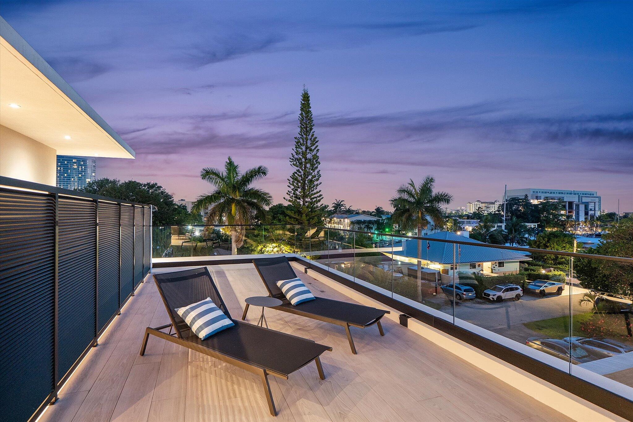 LAUDERDALE HARBORS SECTION - Residential