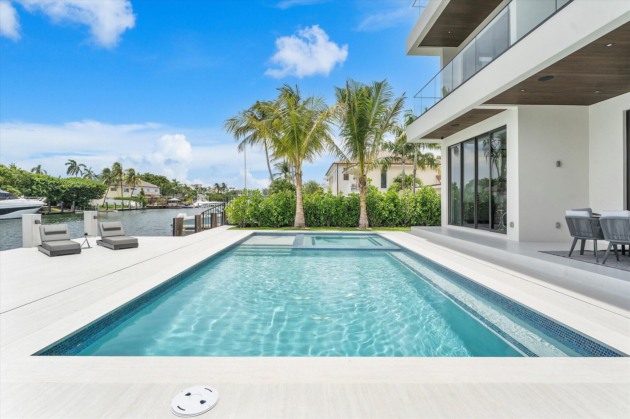 LAUDERDALE HARBORS SECTION - Residential