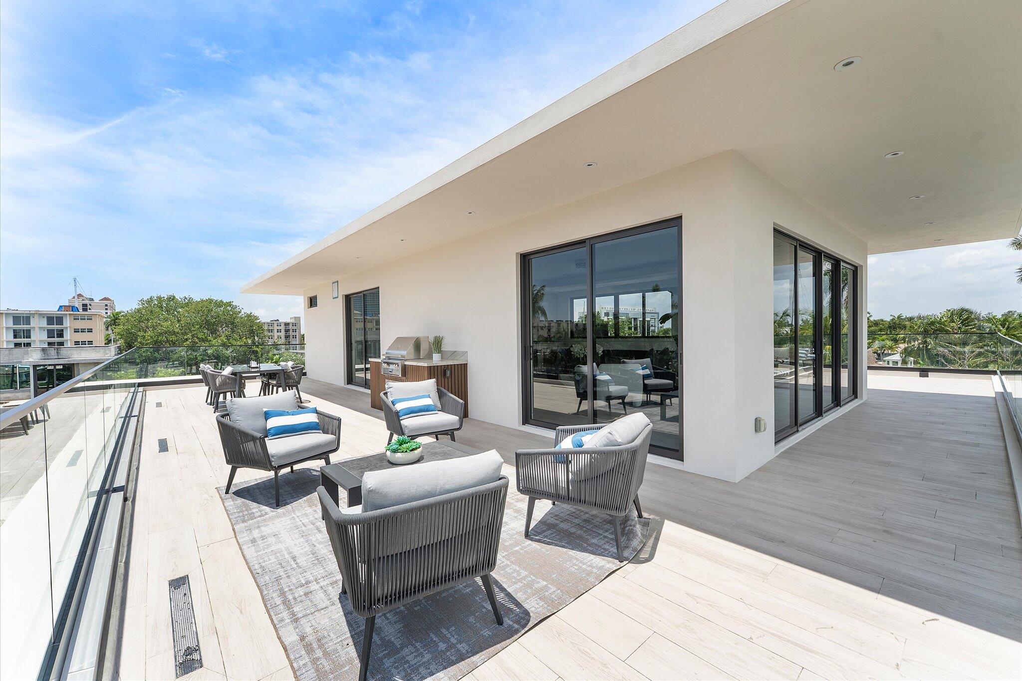 LAUDERDALE HARBORS SECTION - Residential