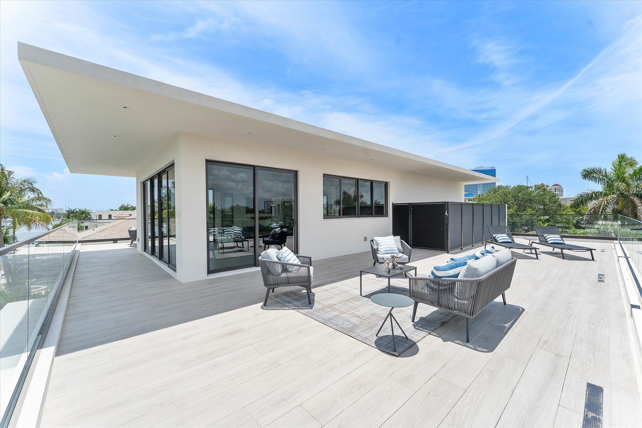 LAUDERDALE HARBORS SECTION - Residential