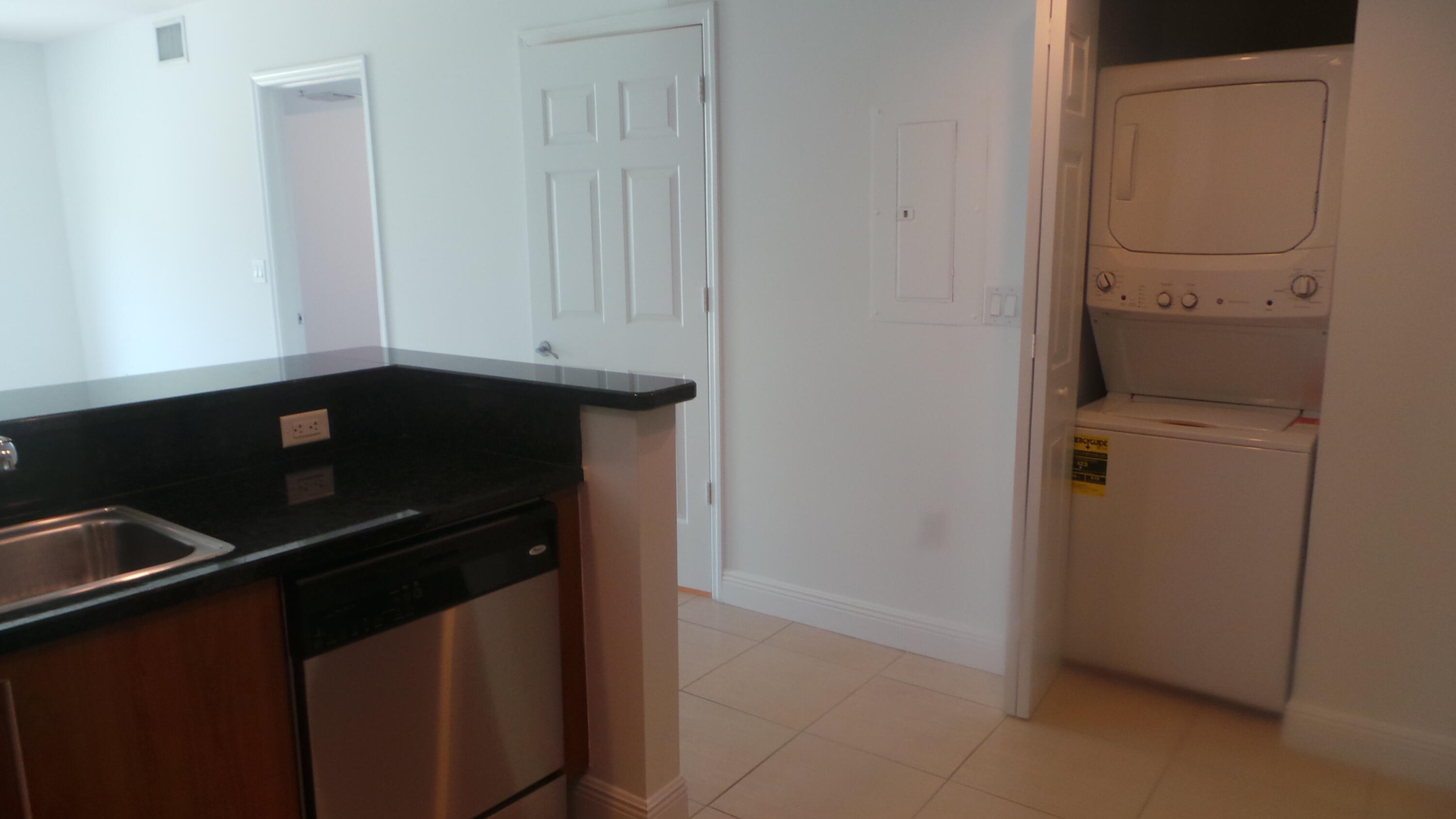 610 CLEMATIS CONDO - Residential Lease