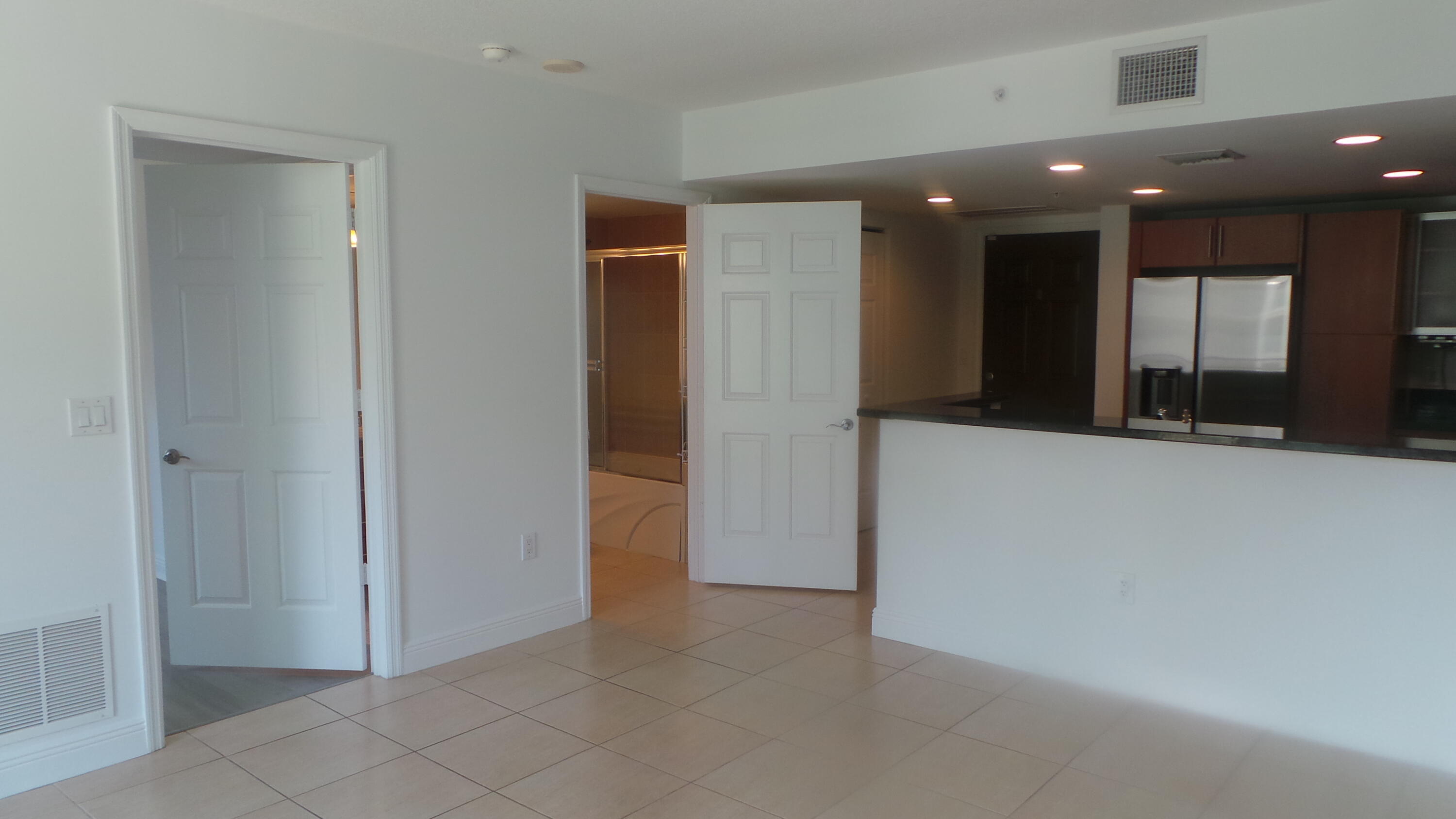 610 CLEMATIS CONDO - Residential Lease