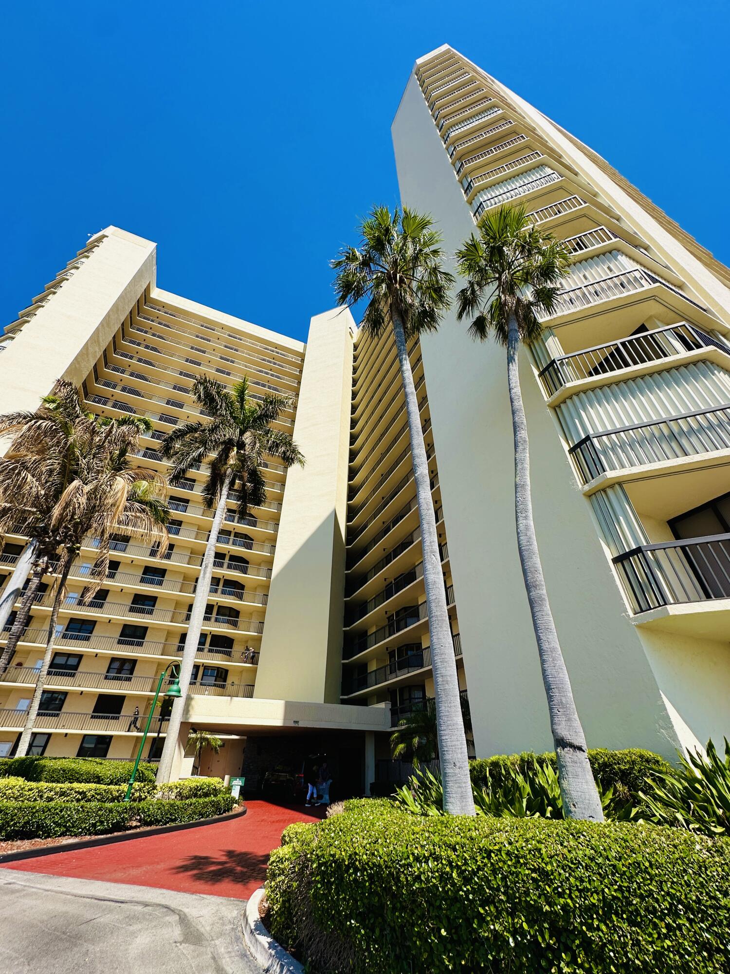 ISLANDIA II CONDOMINIUM - Residential