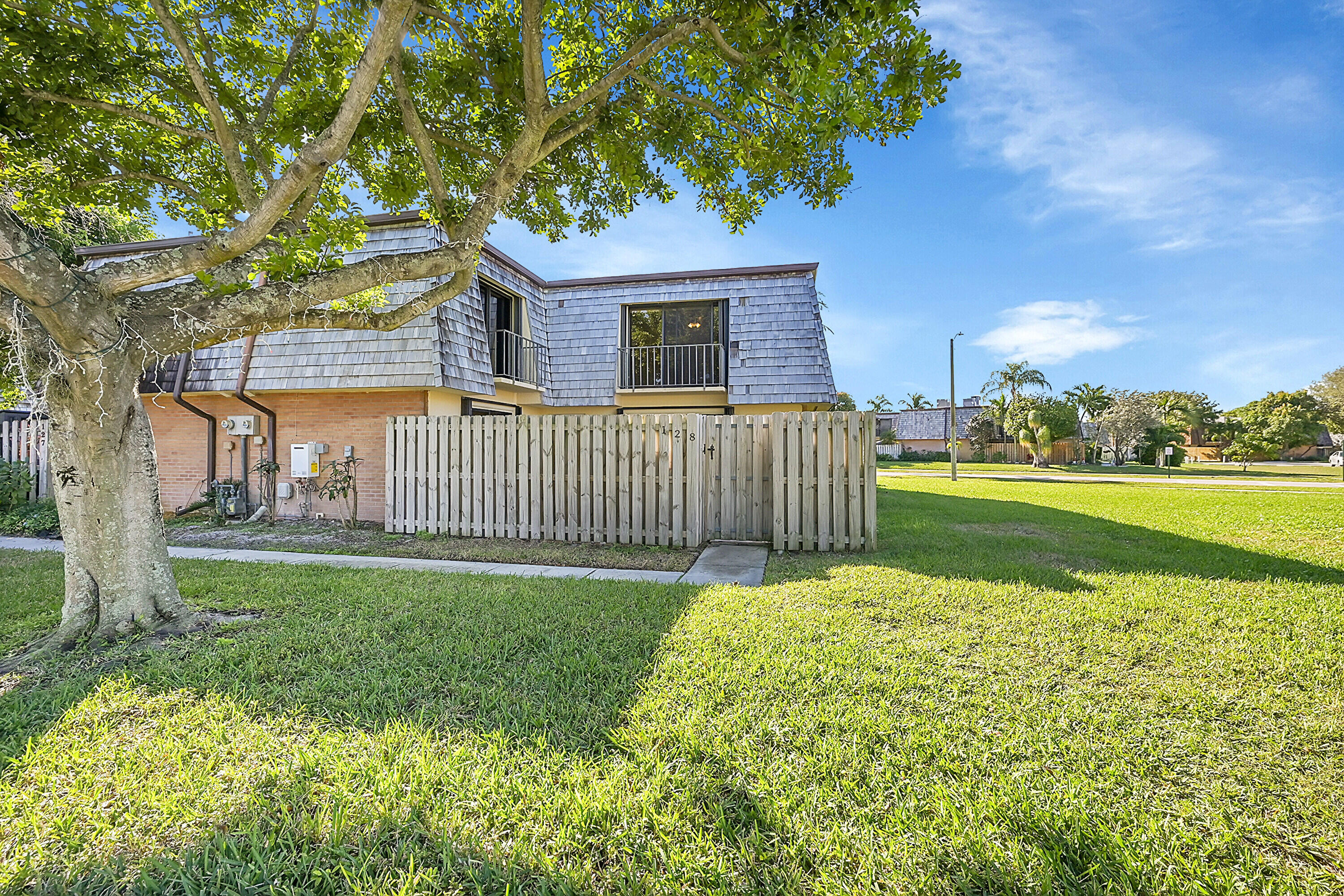 LAKEWOOD - Residential