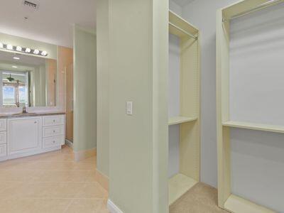HARBOUR ISLE AT HUTCHINSON ISLAND EAST - Residential