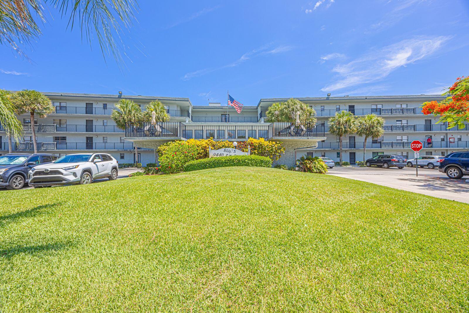Move right into this beautifully updated 4th-floor condo featuring 1 bedroom, 1.5 baths, a modernized kitchen with newer finishes, and a bright, open living space. Conveniently located near shopping, restaurants, and major highways, this well-maintained Boca Raton residence offers comfort, convenience, and easy South Florida living.  All ages