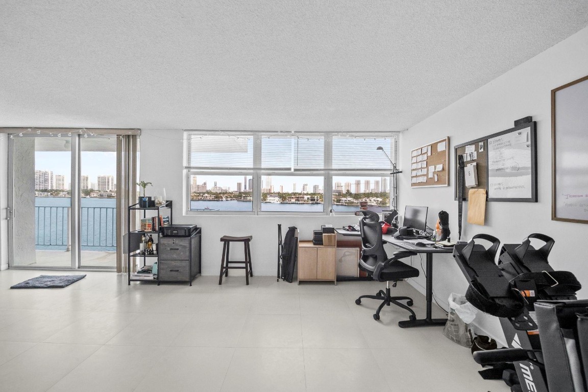 Reed East Condo - Residential