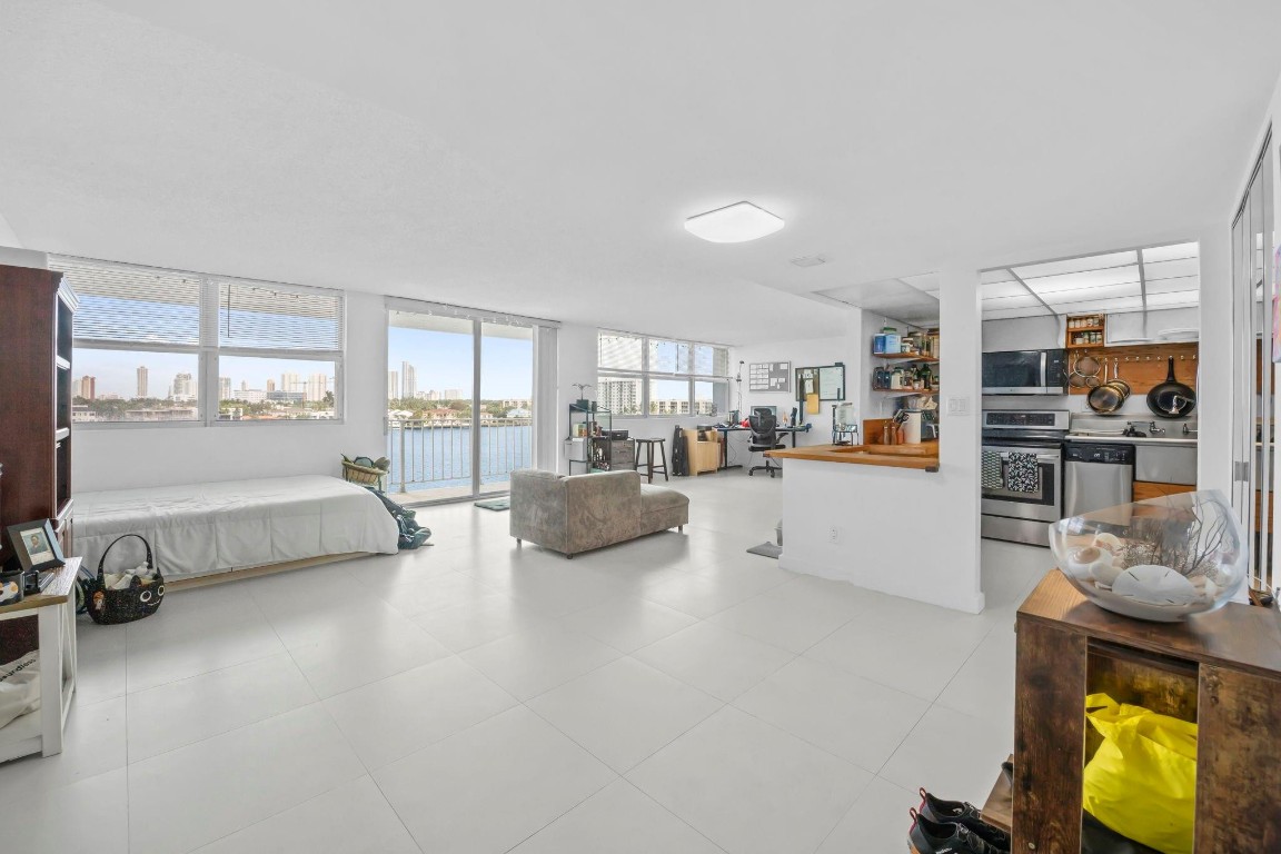 Reed East Condo - Residential