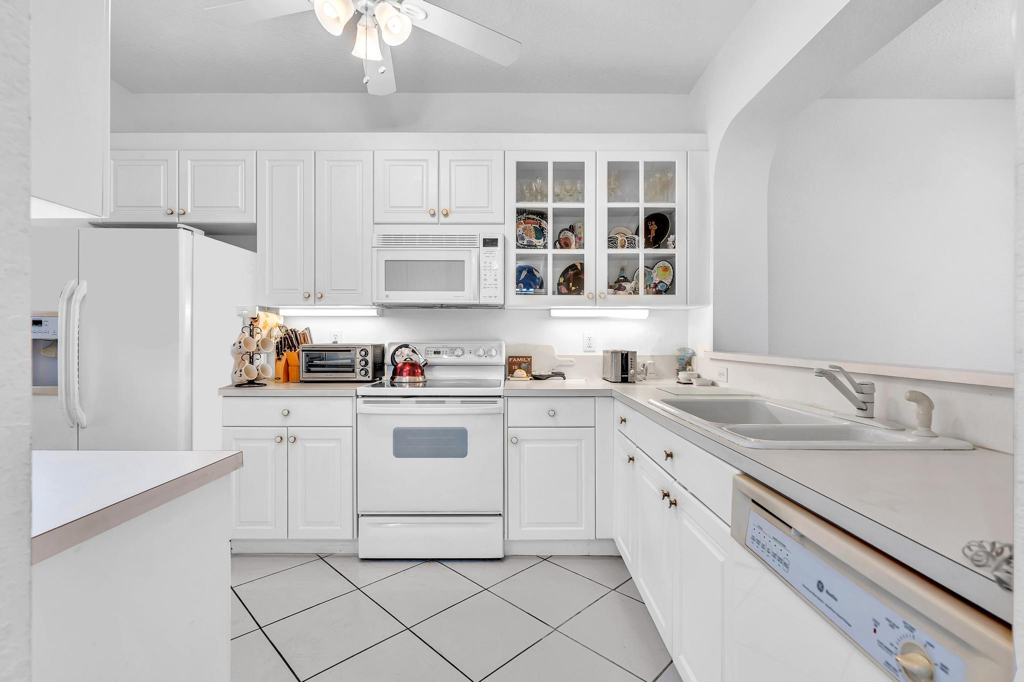 SOUTHAMPTON CONDOMINIUM - Residential
