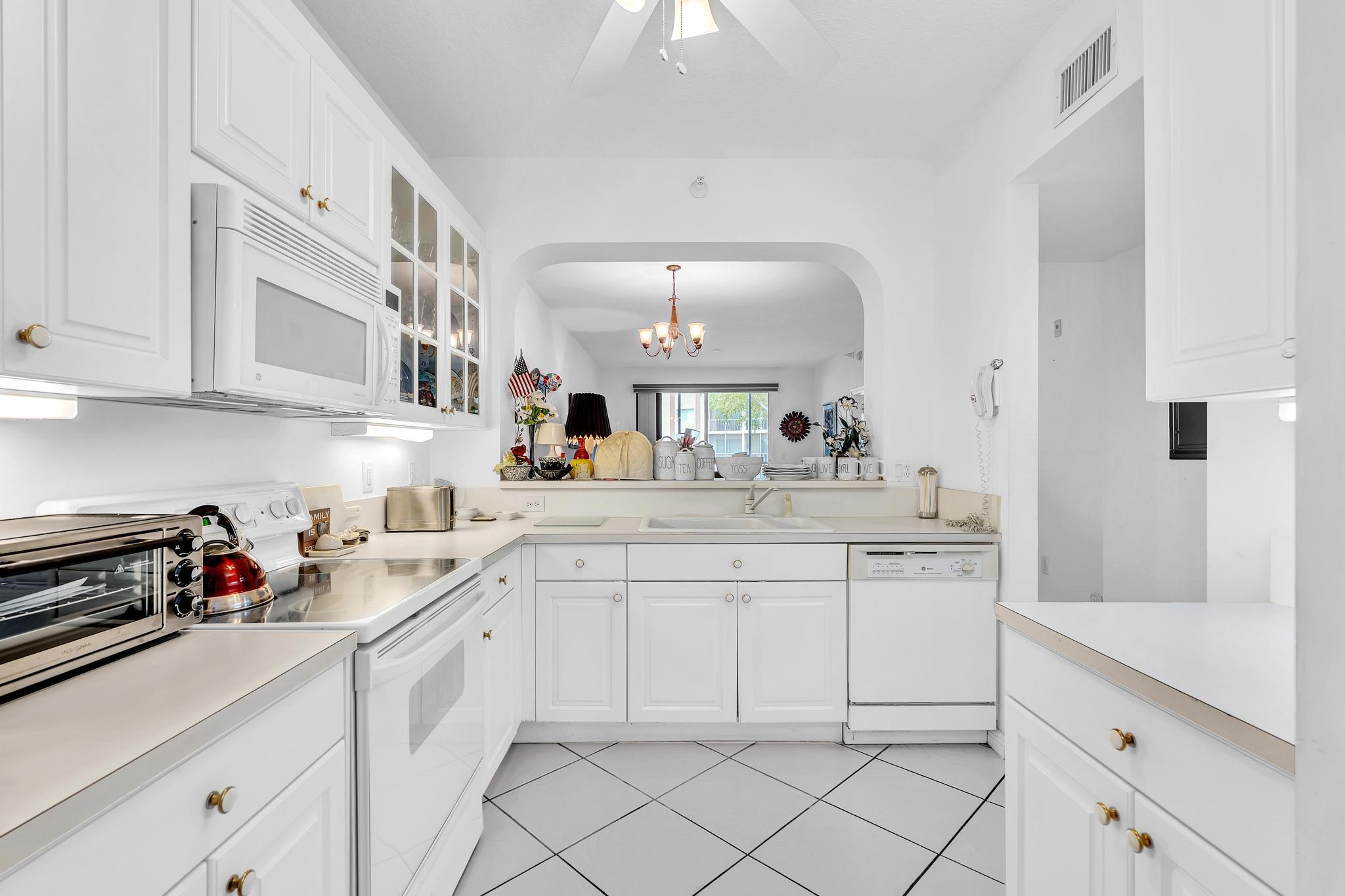 SOUTHAMPTON CONDOMINIUM - Residential
