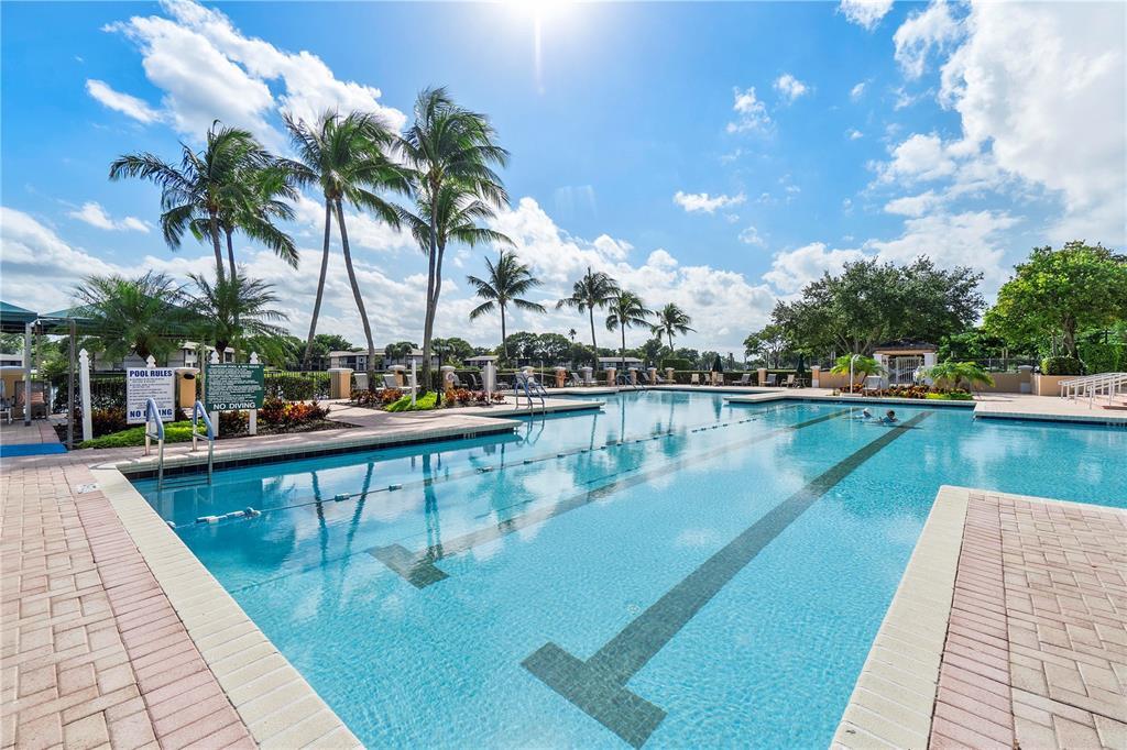 SOUTHAMPTON CONDOMINIUM - Residential