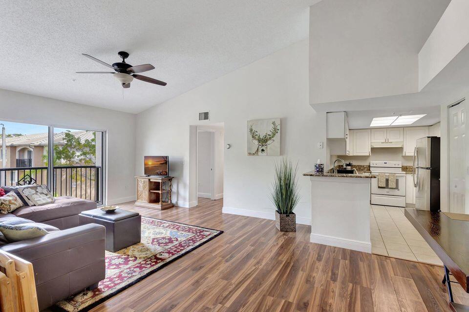 GRAND VIEW AT CRESTWOOD CONDO - Residential Lease