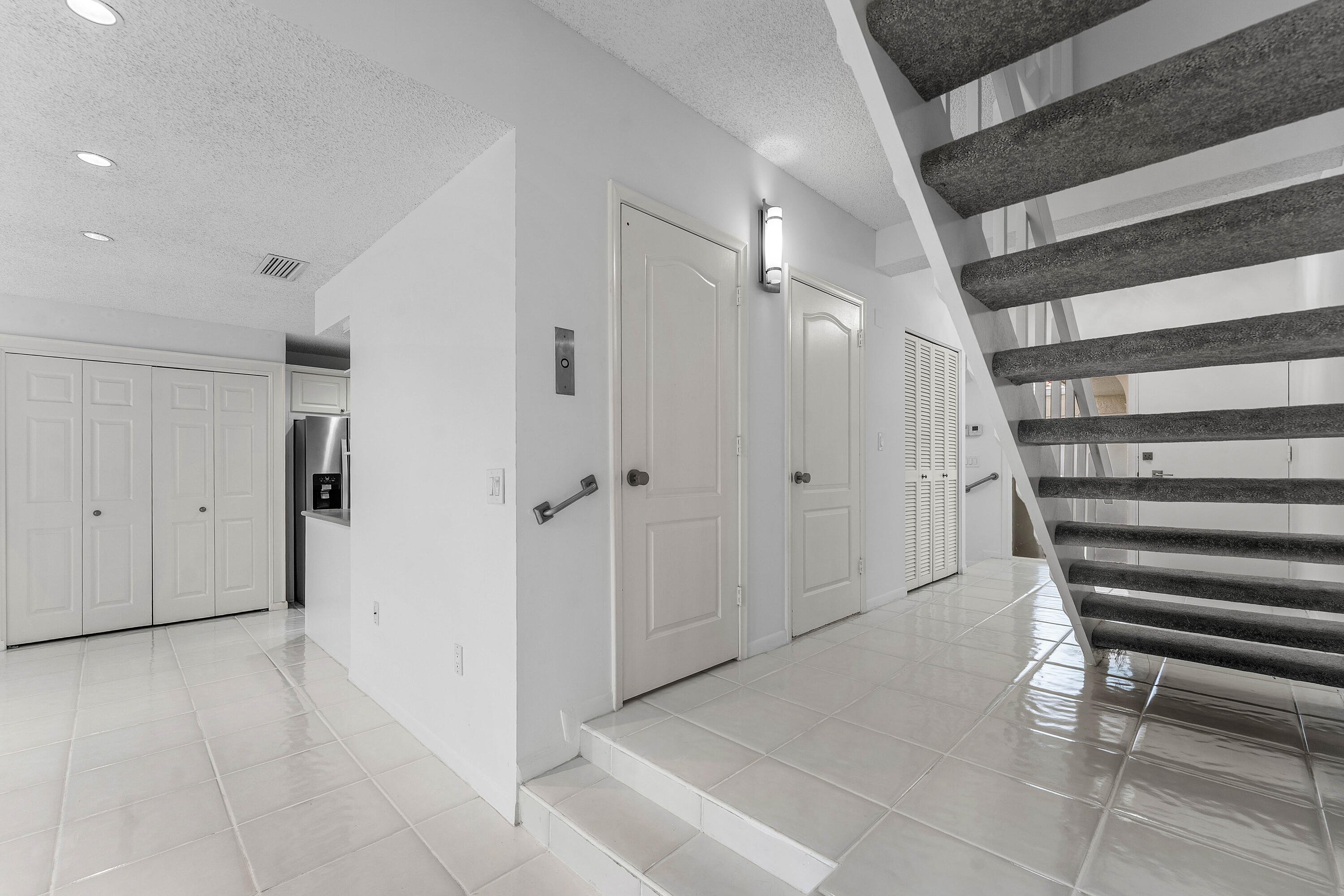 REGENCY HIGHLAND CLUB CONDO - Residential Lease