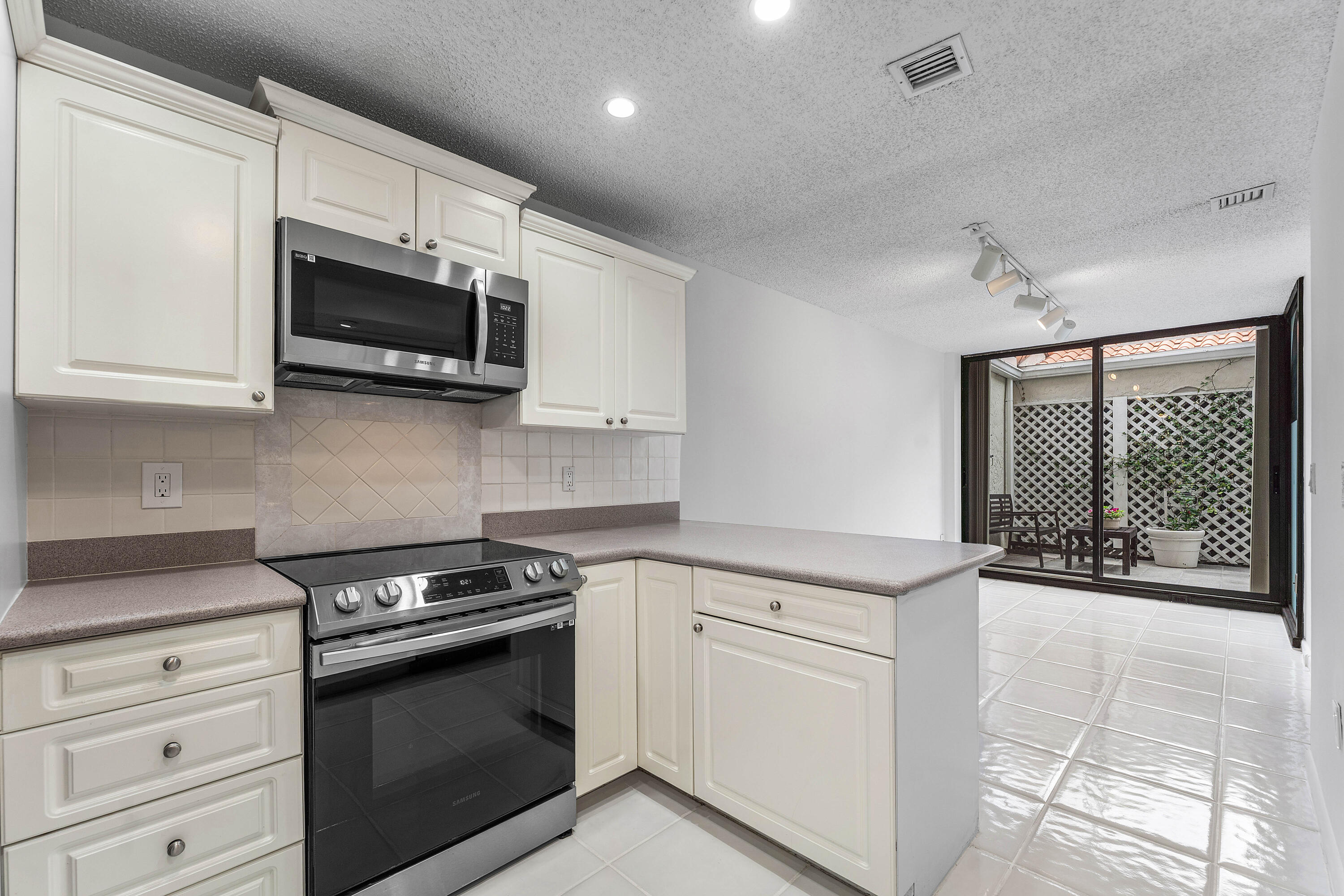 REGENCY HIGHLAND CLUB CONDO - Residential Lease