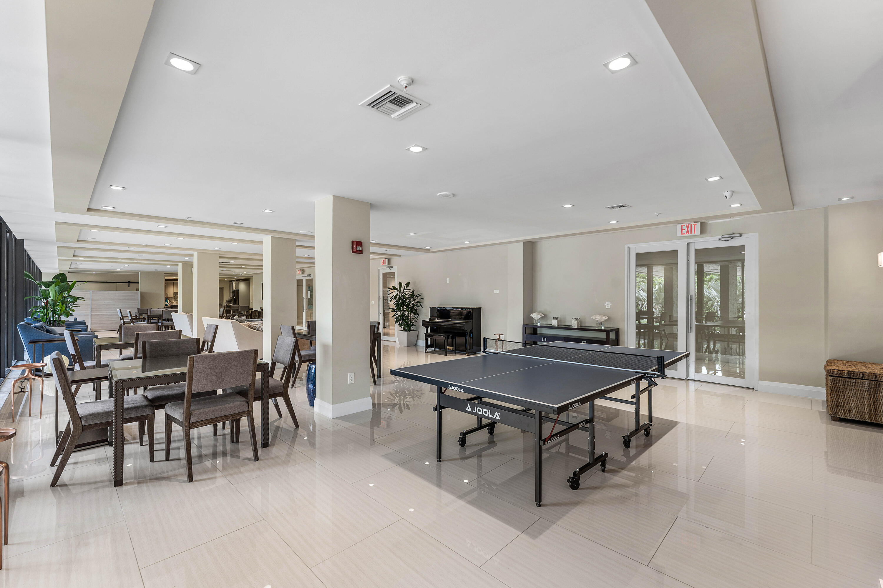 REGENCY HIGHLAND CLUB CONDO - Residential Lease