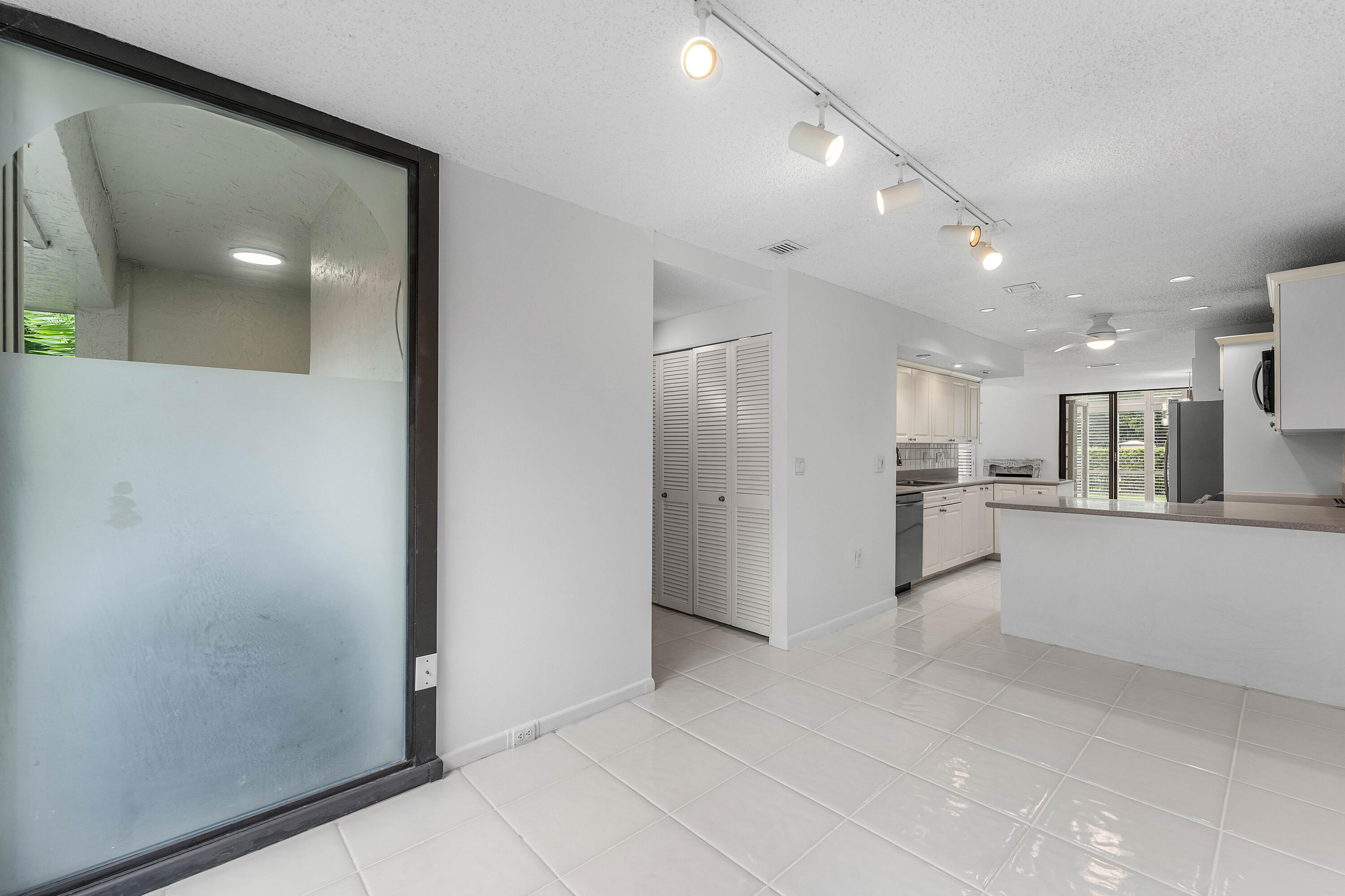 REGENCY HIGHLAND CLUB CONDO - Residential Lease