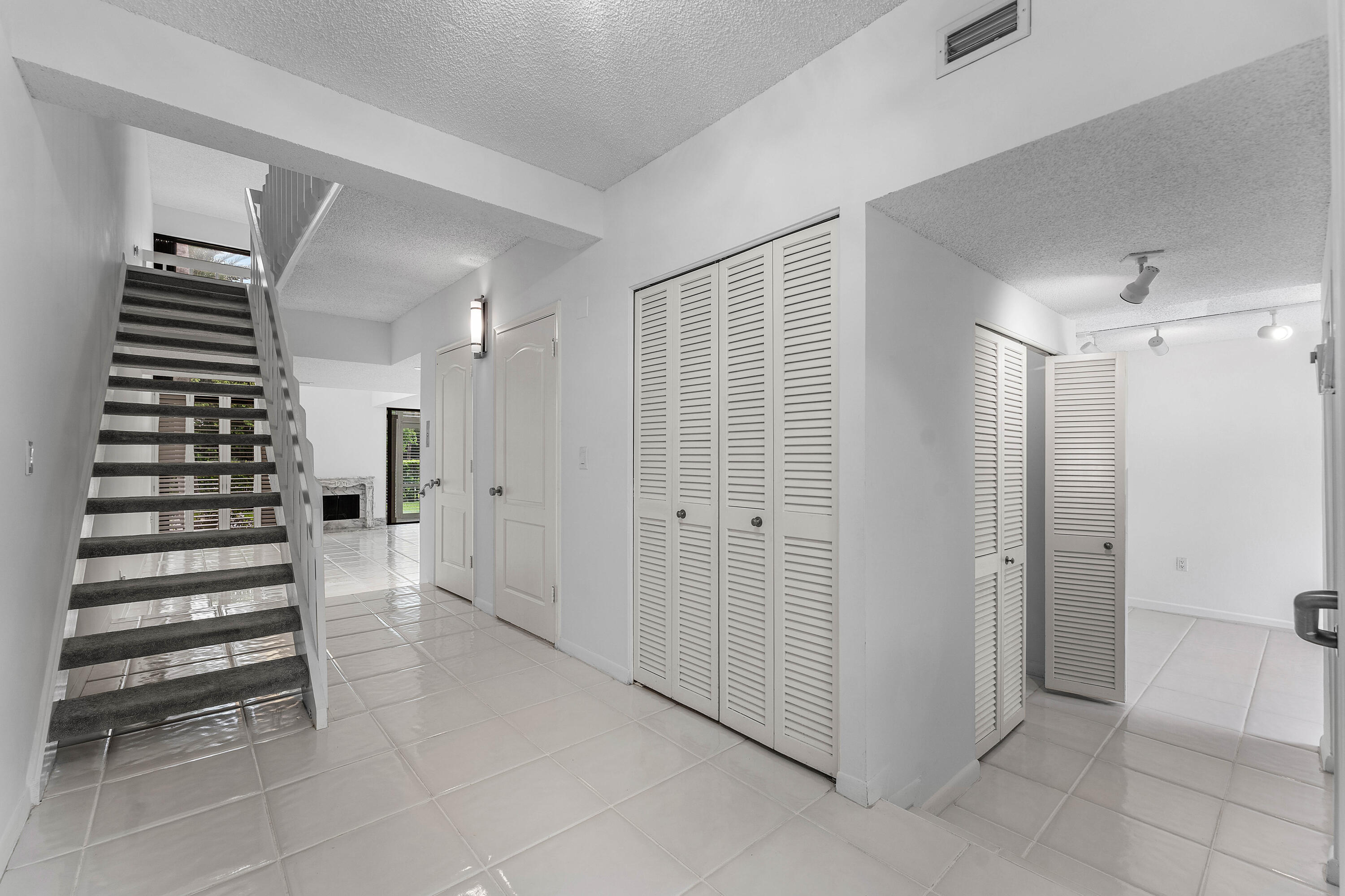 REGENCY HIGHLAND CLUB CONDO - Residential Lease