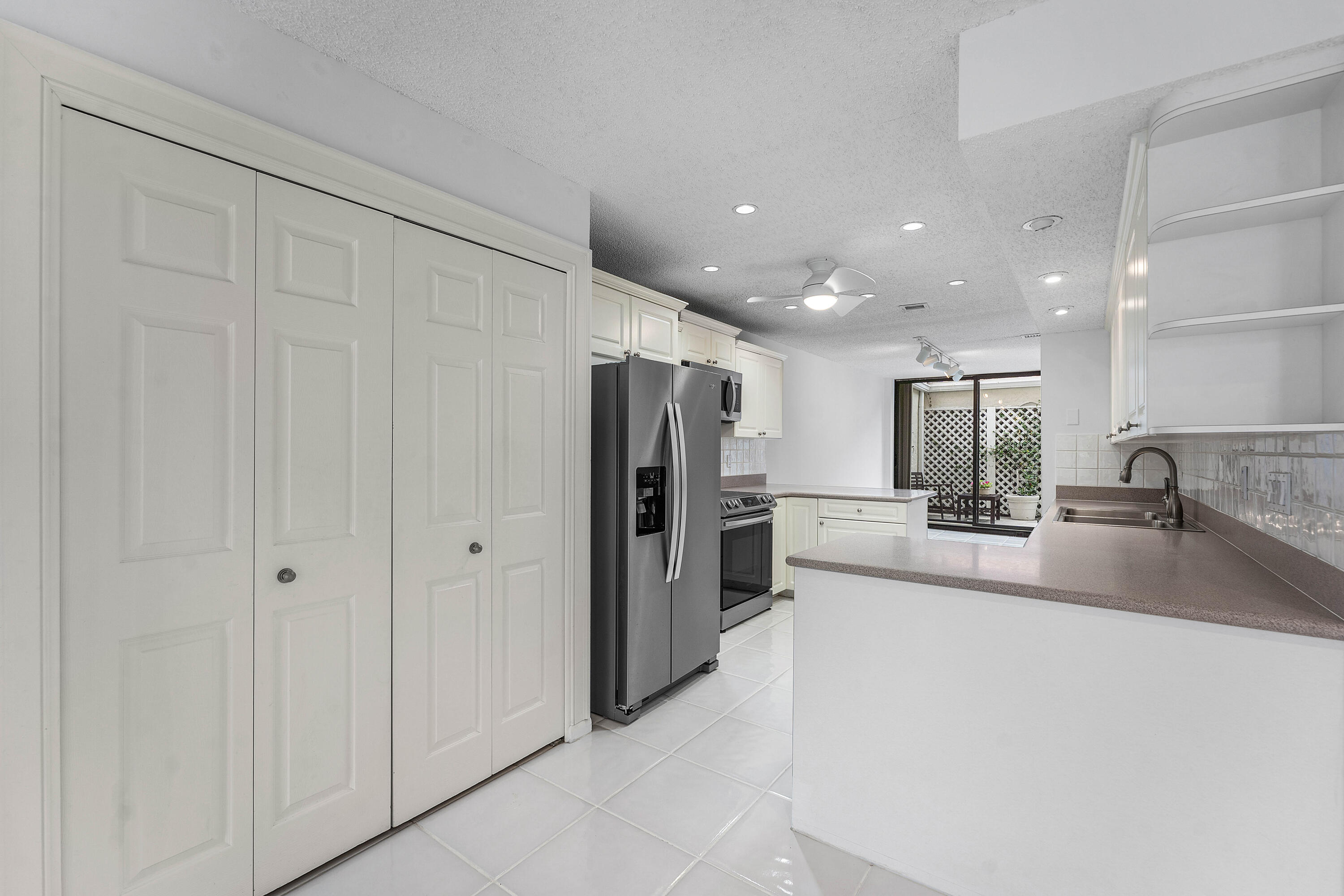 REGENCY HIGHLAND CLUB CONDO - Residential Lease