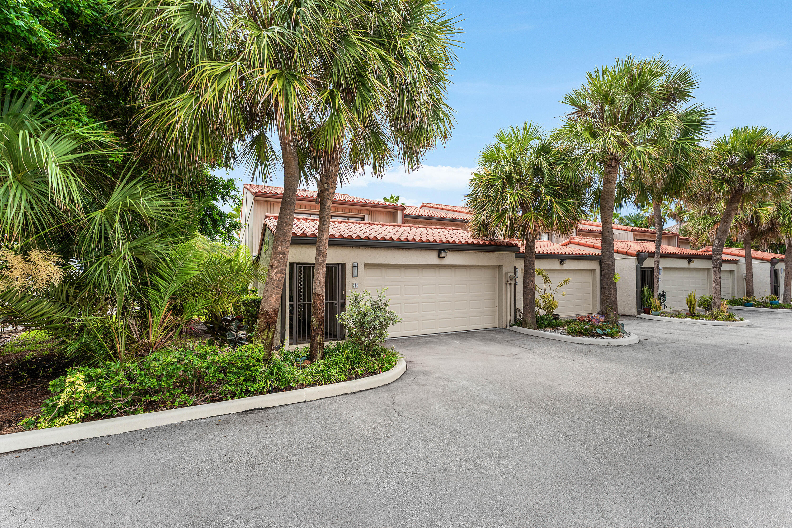 REGENCY HIGHLAND CLUB CONDO - Residential Lease