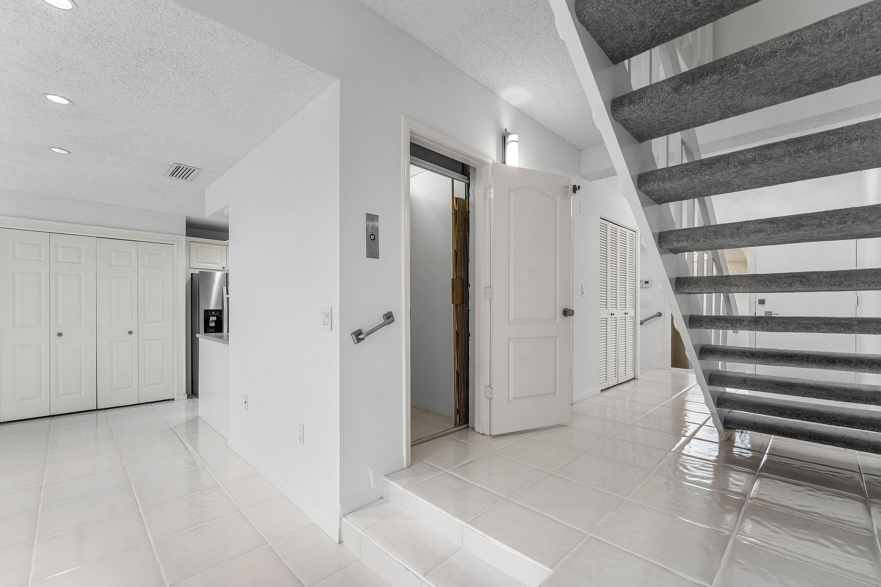 REGENCY HIGHLAND CLUB CONDO - Residential Lease