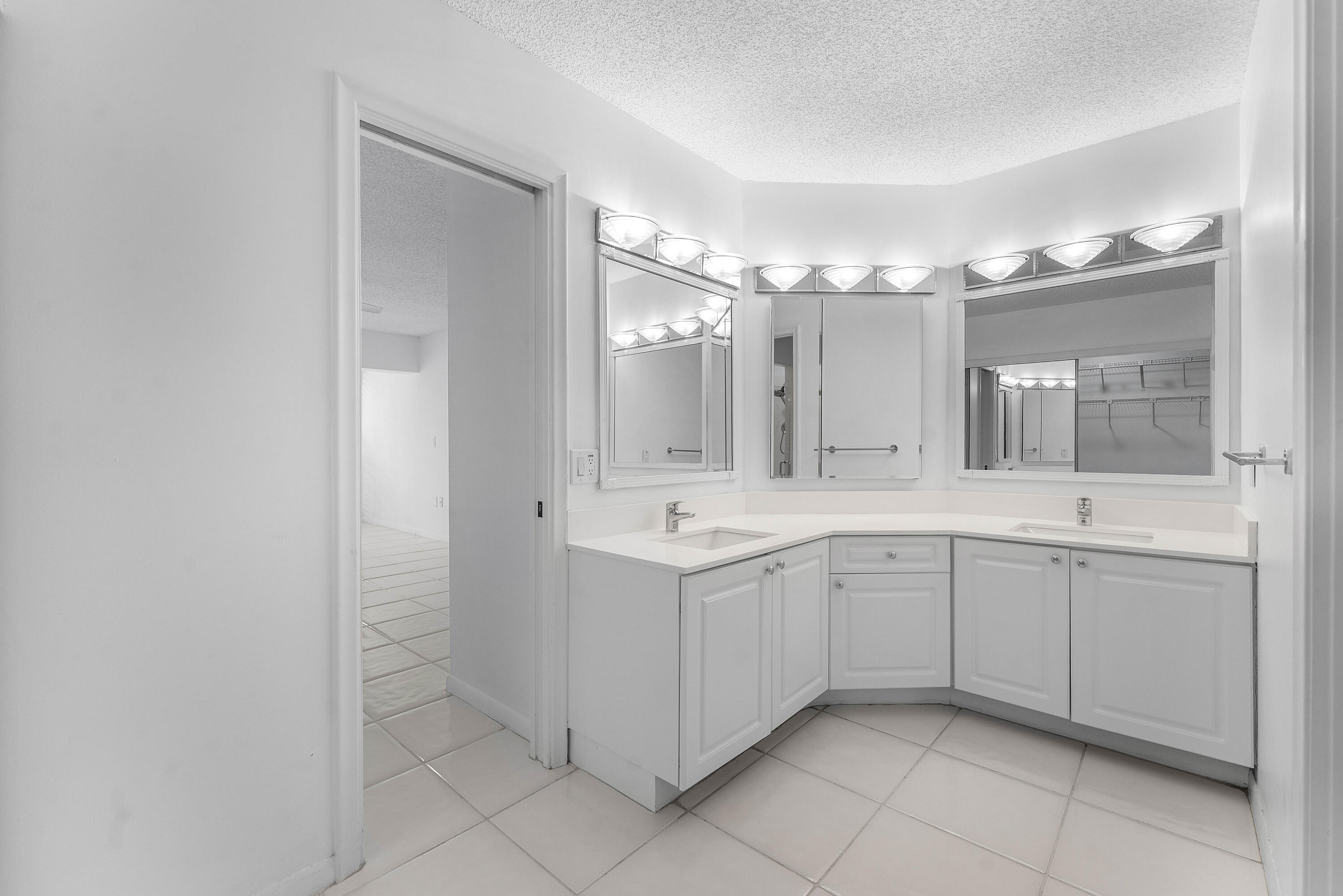 REGENCY HIGHLAND CLUB CONDO - Residential Lease