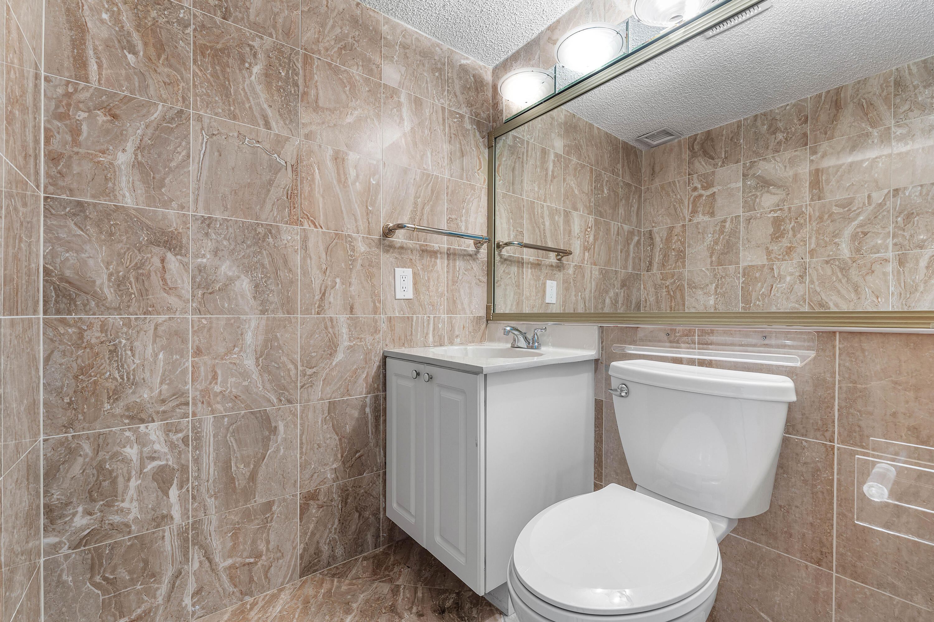 REGENCY HIGHLAND CLUB CONDO - Residential Lease