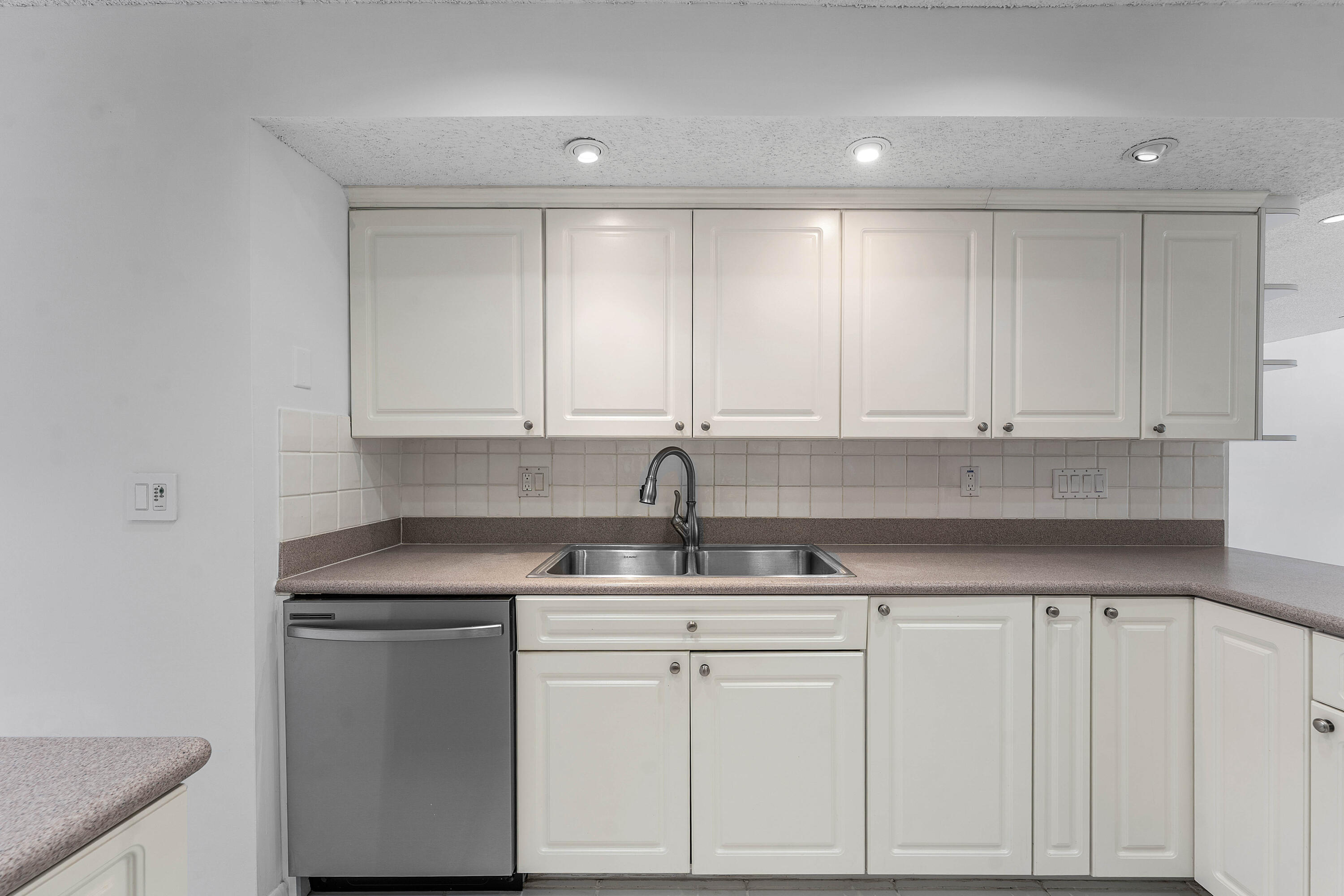 REGENCY HIGHLAND CLUB CONDO - Residential Lease