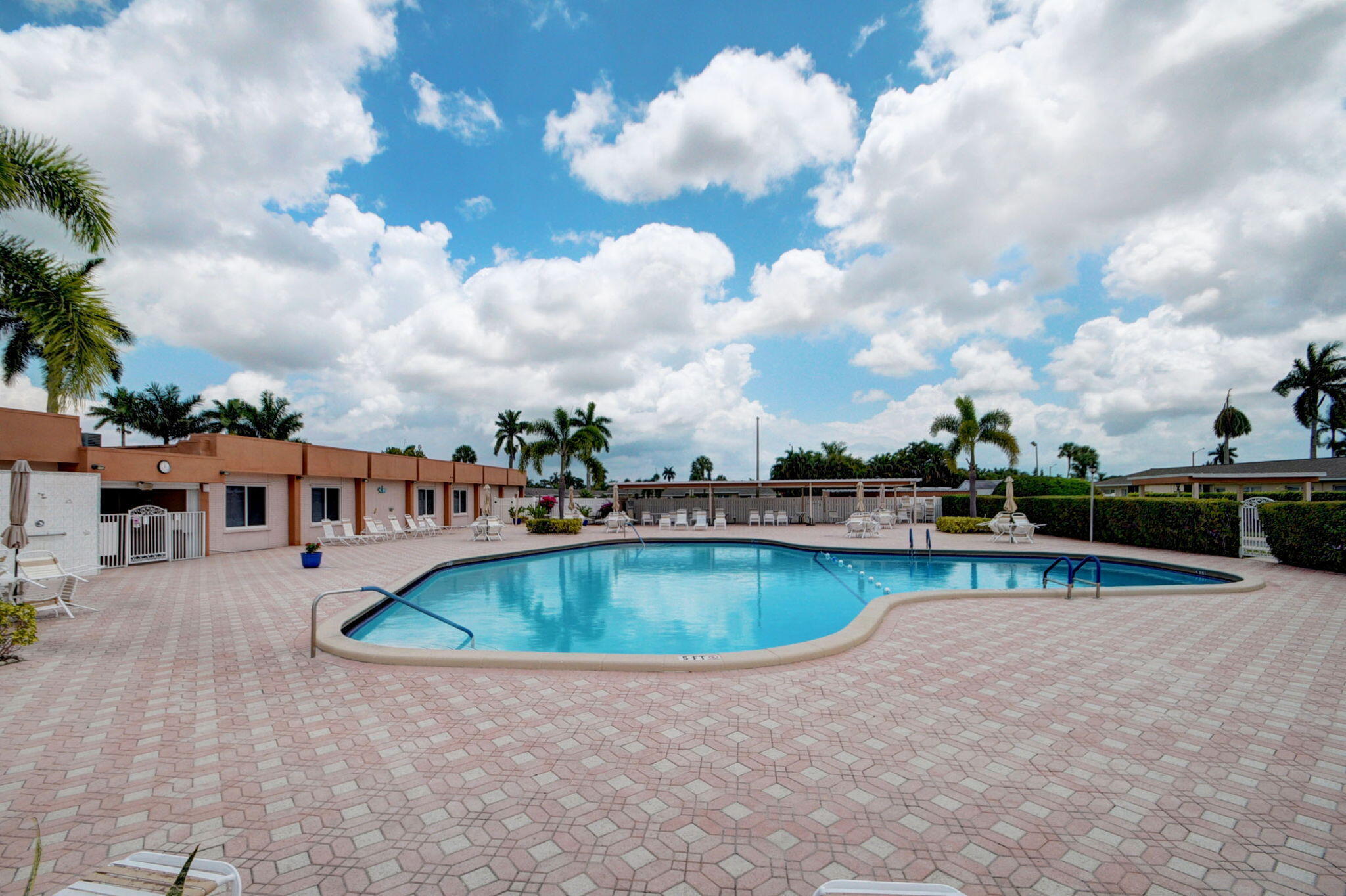 CRESTHAVEN VILLAS  NO 28 - Residential