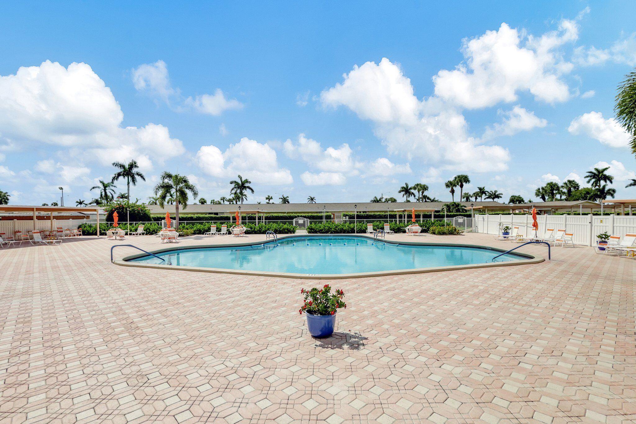 CRESTHAVEN VILLAS  NO 28 - Residential