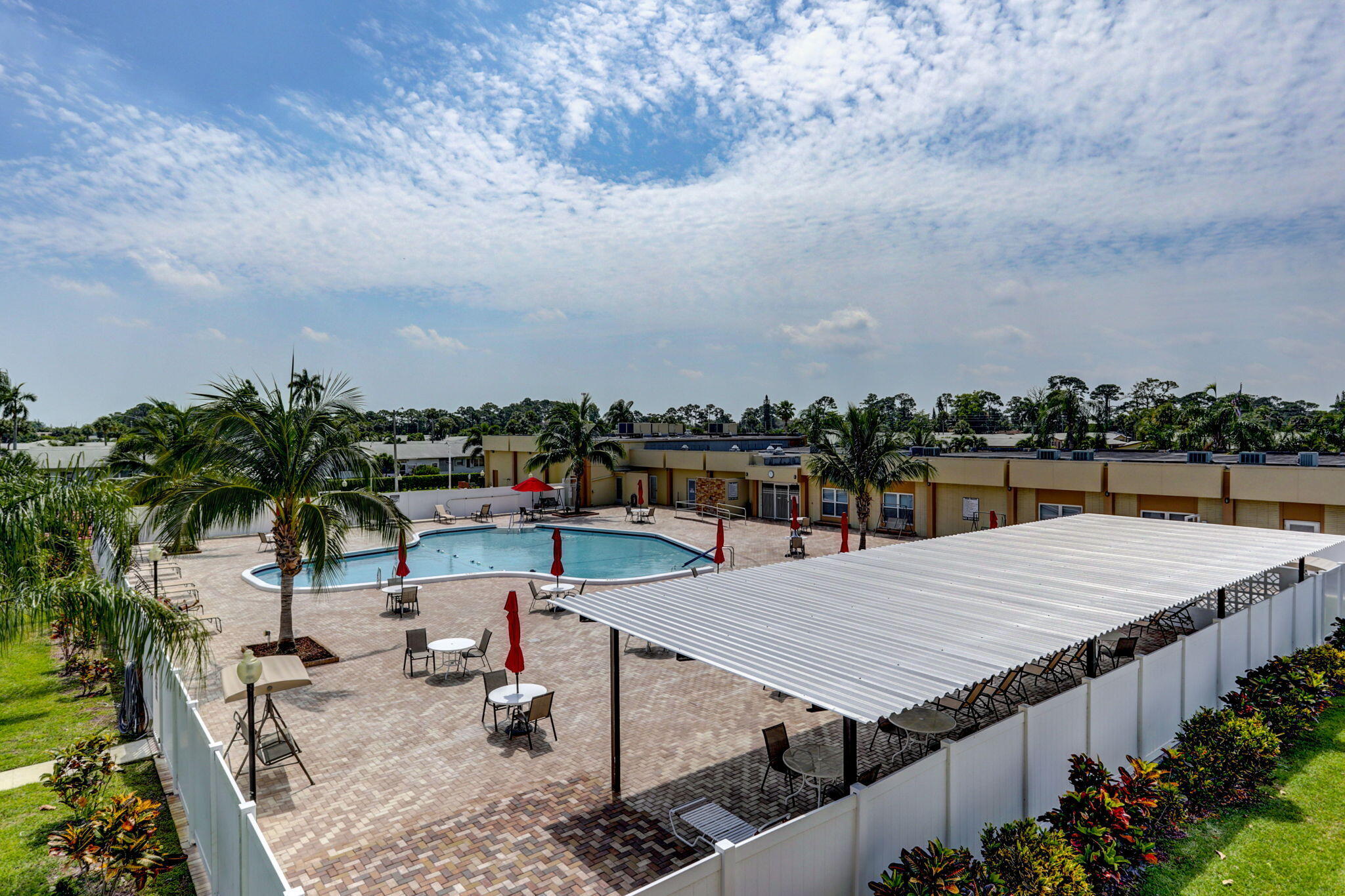 CRESTHAVEN VILLAS  NO 28 - Residential