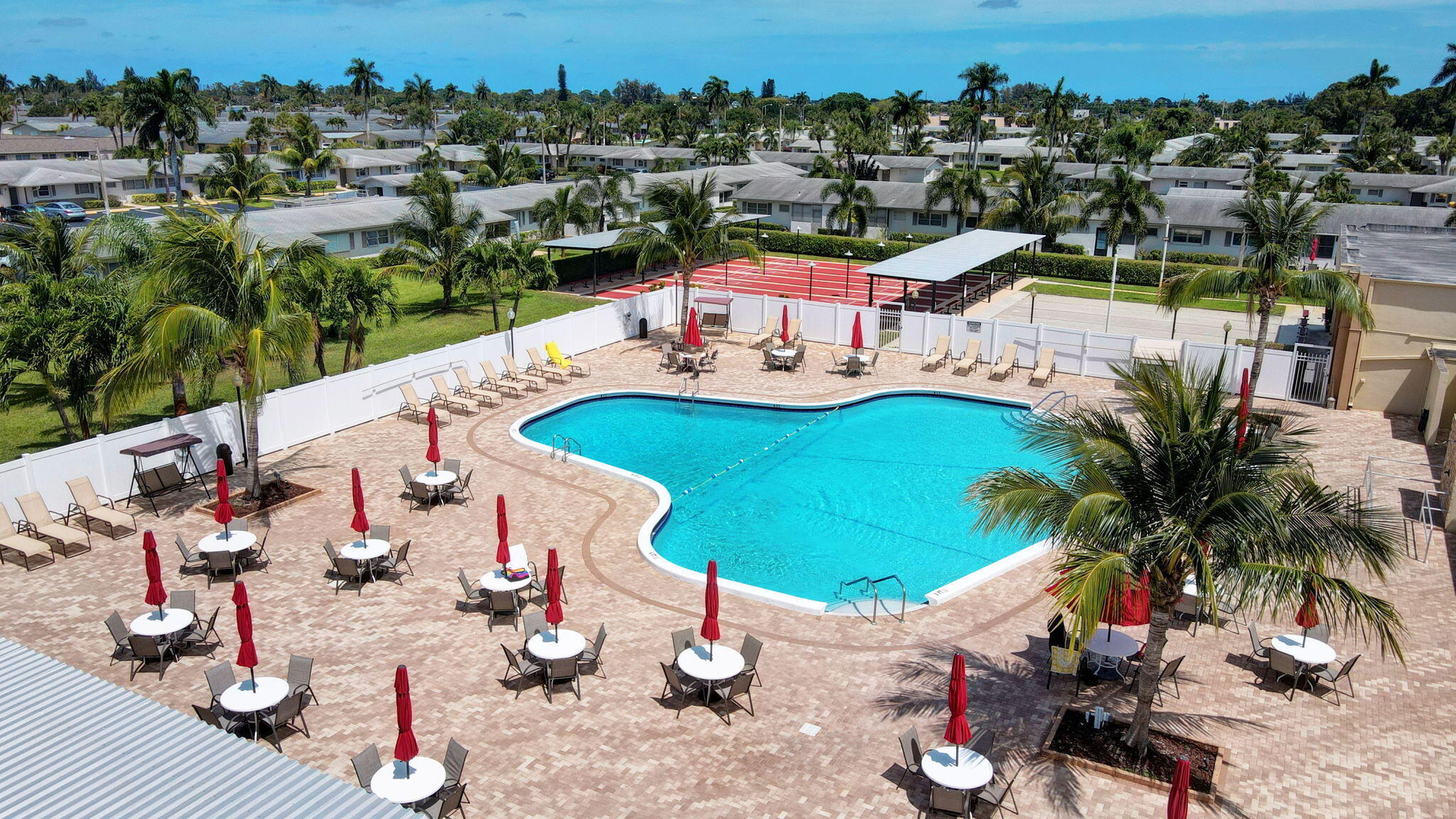 CRESTHAVEN VILLAS  NO 28 - Residential
