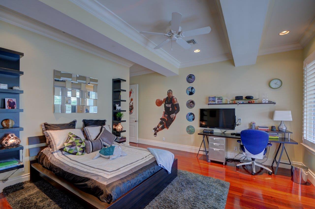 BOCA HARBOUR ISLAND - Residential