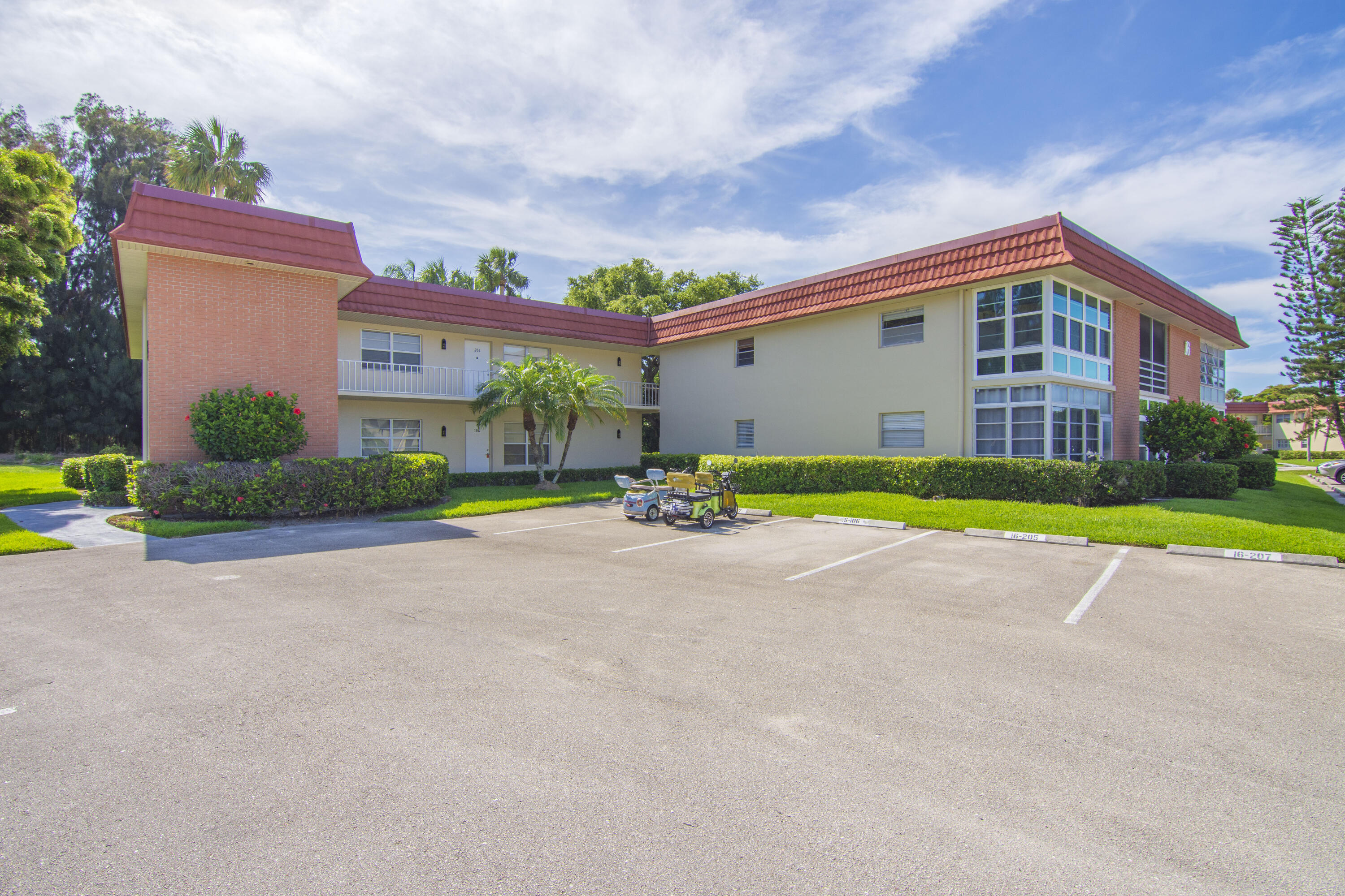 VISTA ROYALE PHASE IV BLDGS 83-111 - Residential