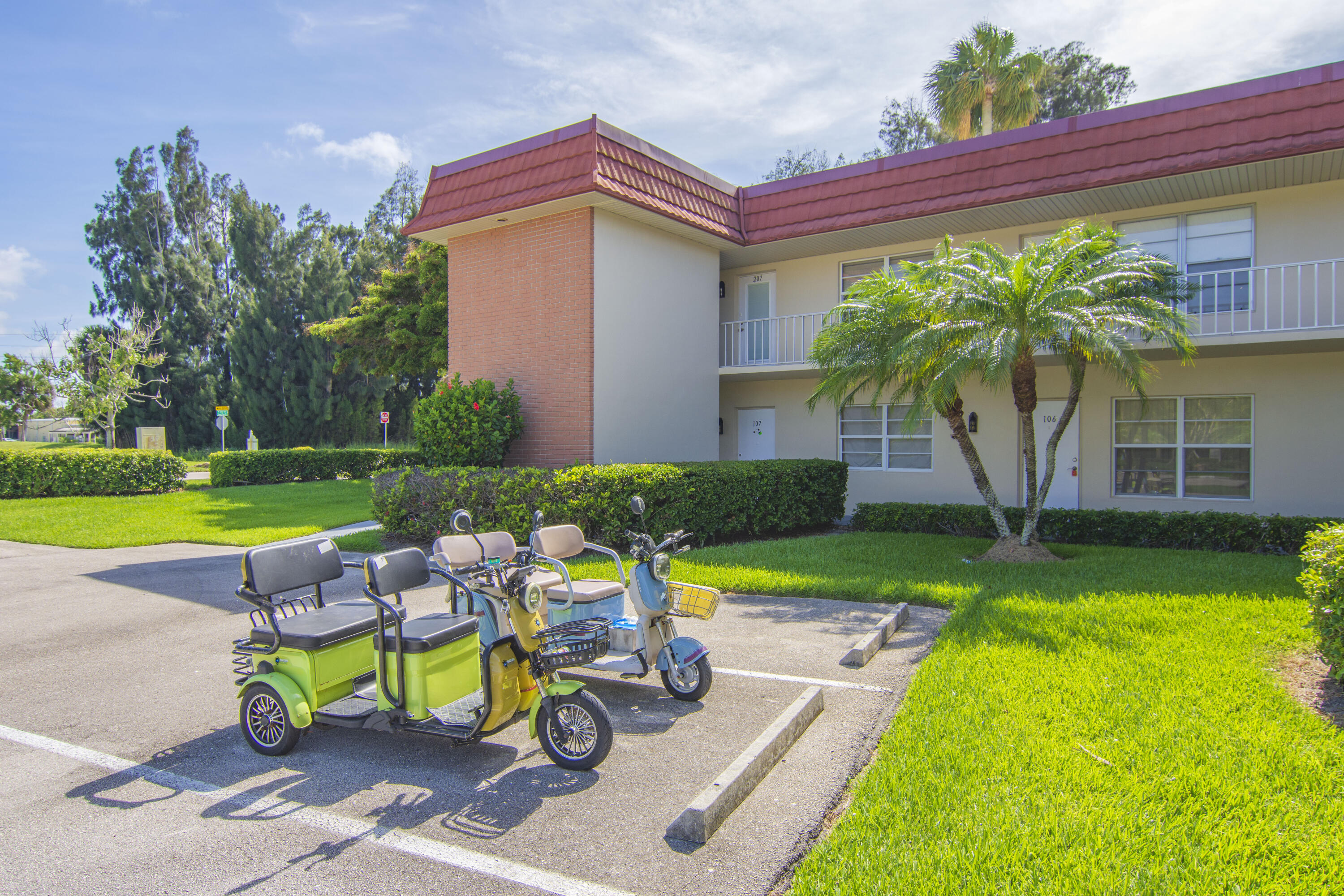 VISTA ROYALE PHASE IV BLDGS 83-111 - Residential