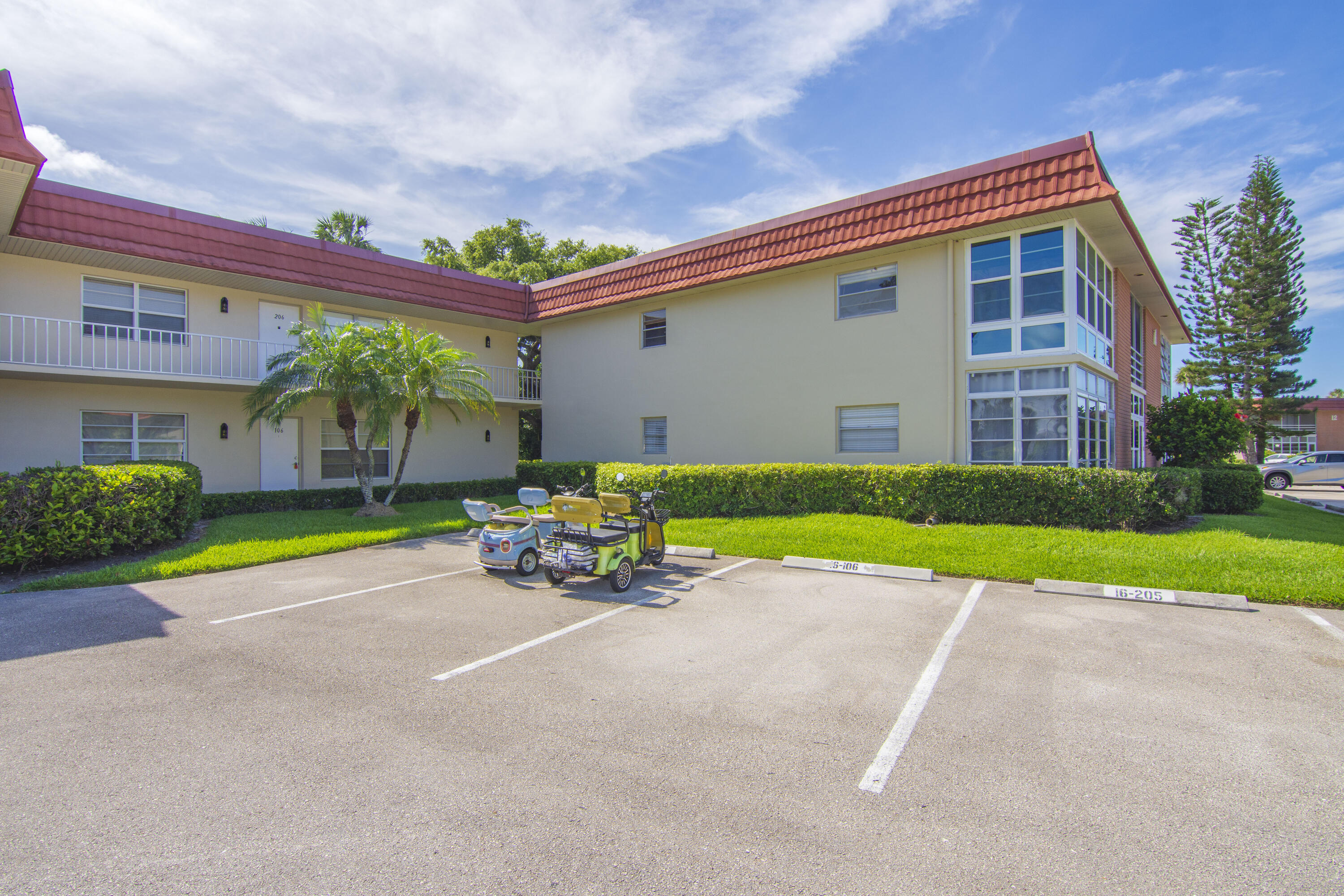 VISTA ROYALE PHASE IV BLDGS 83-111 - Residential