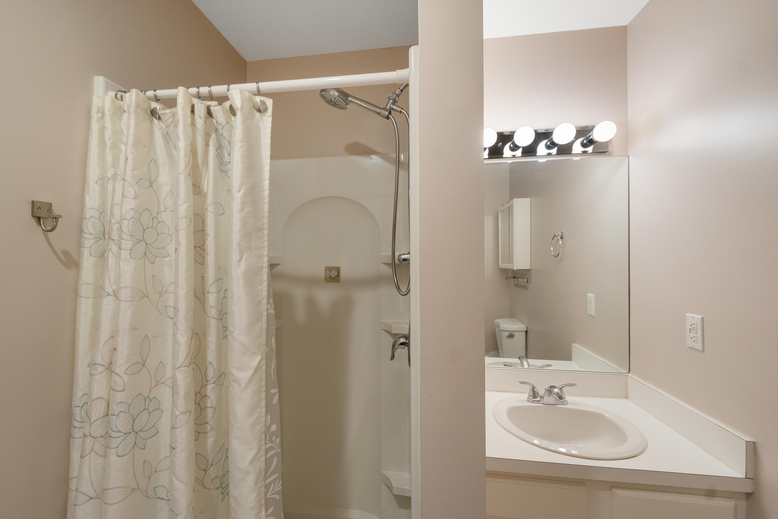 VISTA ROYALE PHASE IV BLDGS 83-111 - Residential