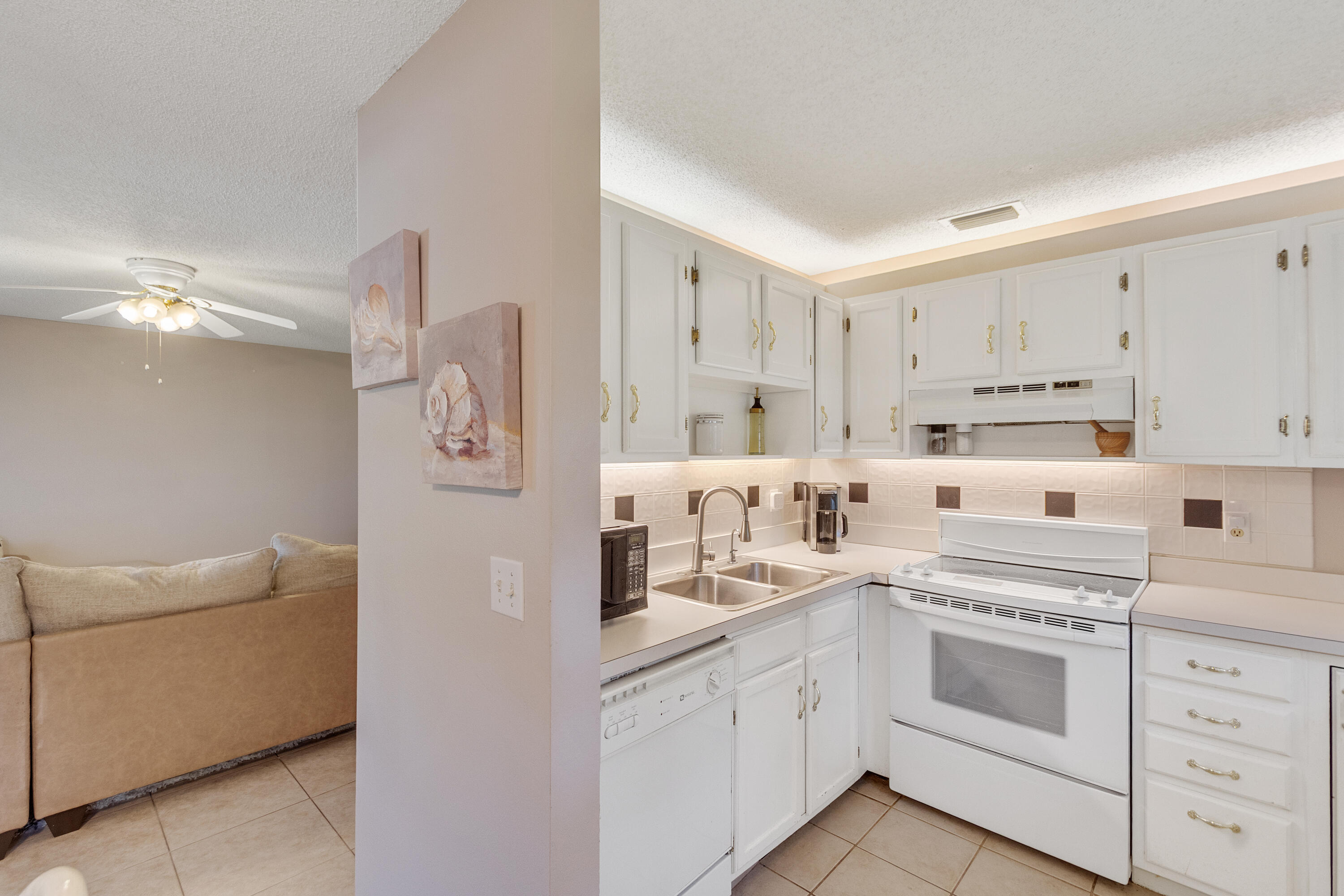 VISTA ROYALE PHASE IV BLDGS 83-111 - Residential
