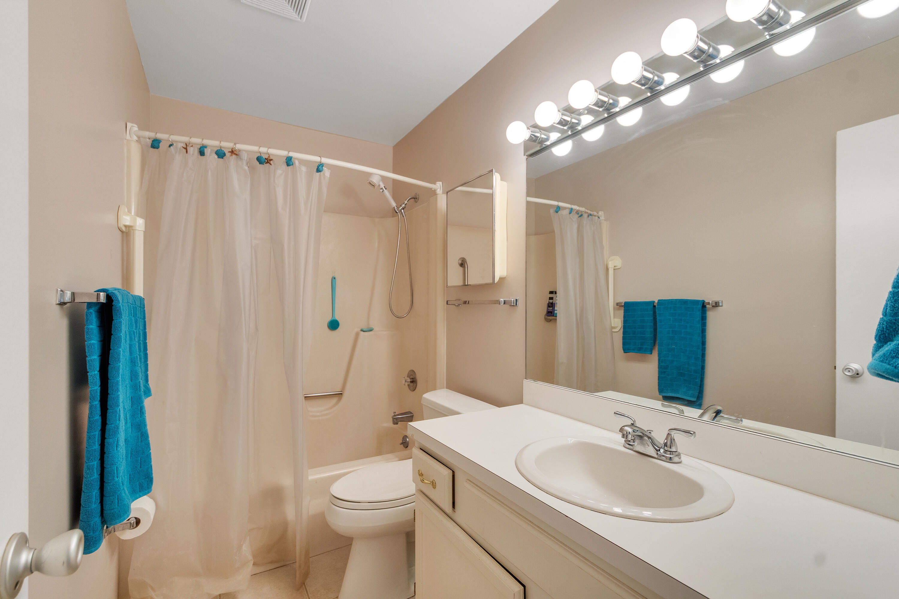 VISTA ROYALE PHASE IV BLDGS 83-111 - Residential
