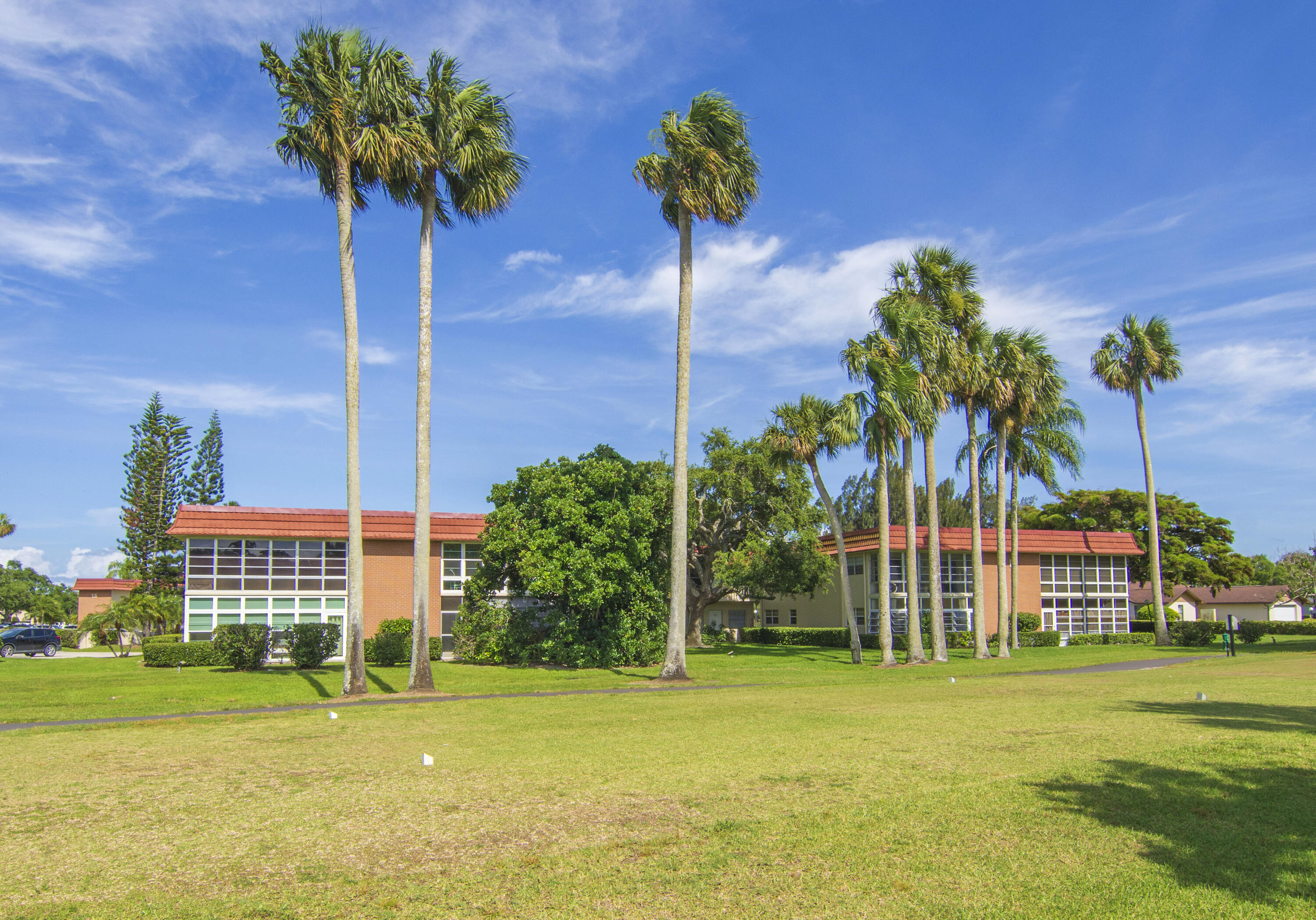 VISTA ROYALE PHASE IV BLDGS 83-111 - Residential
