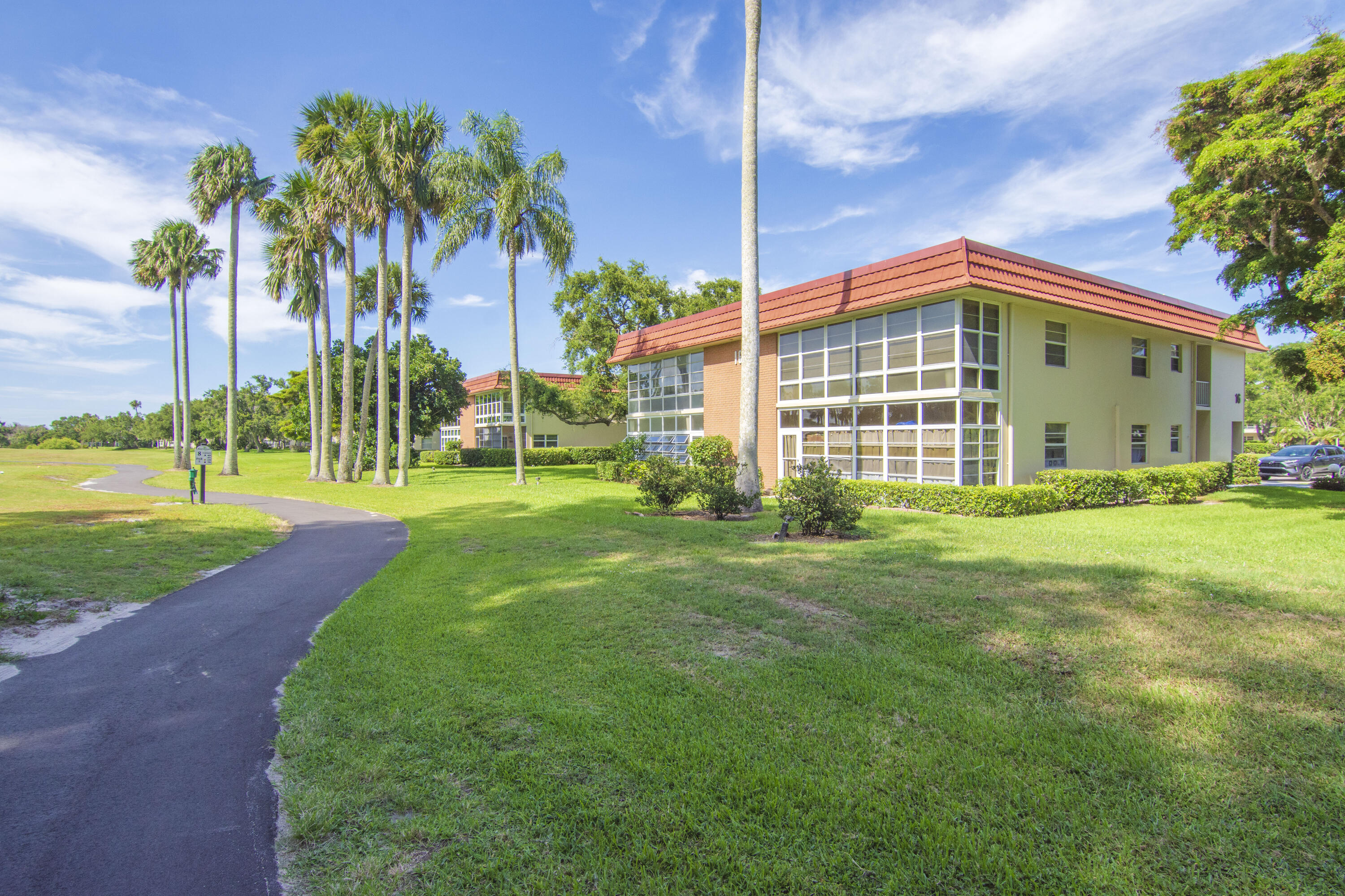 VISTA ROYALE PHASE IV BLDGS 83-111 - Residential
