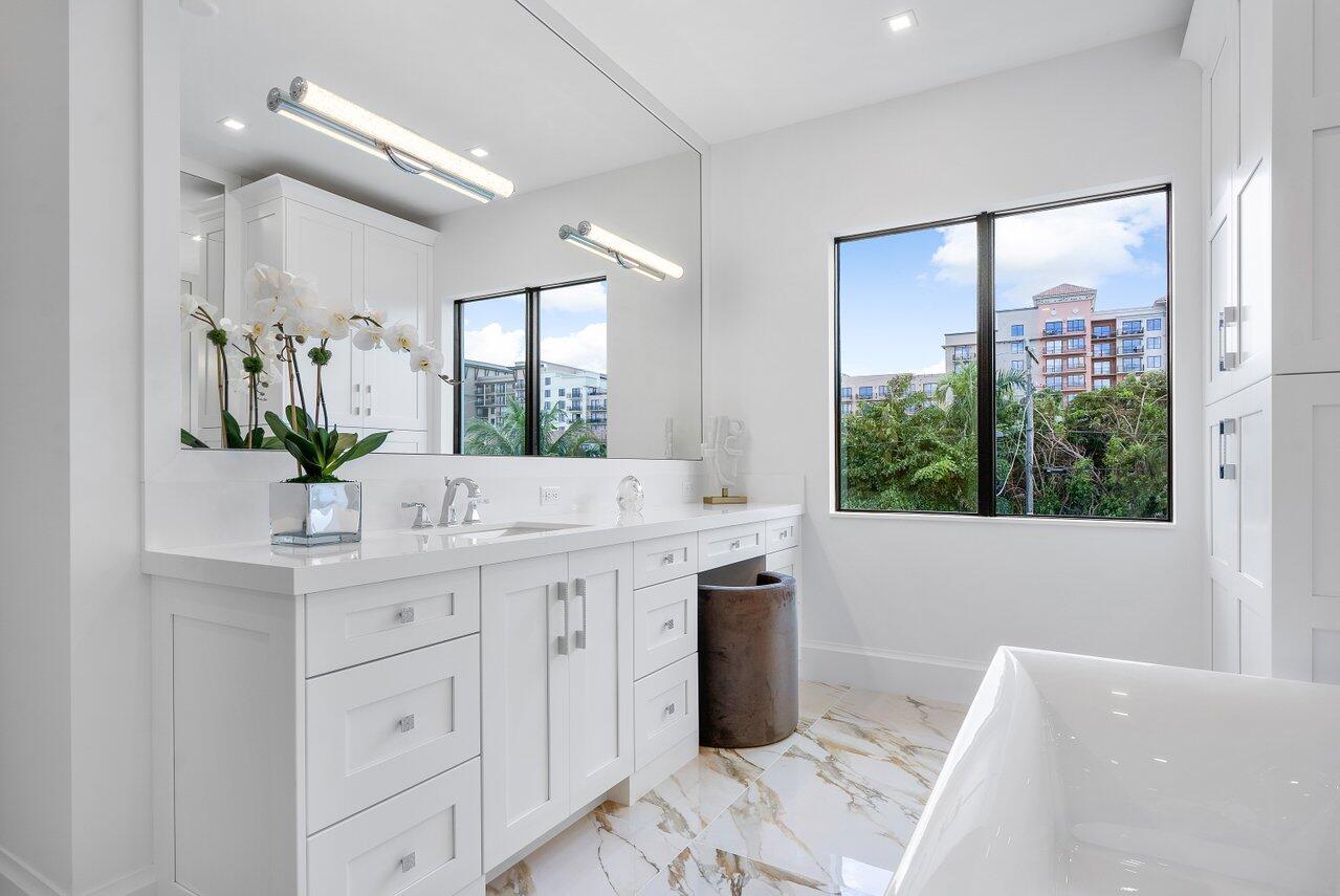 KINGS COURT - Residential